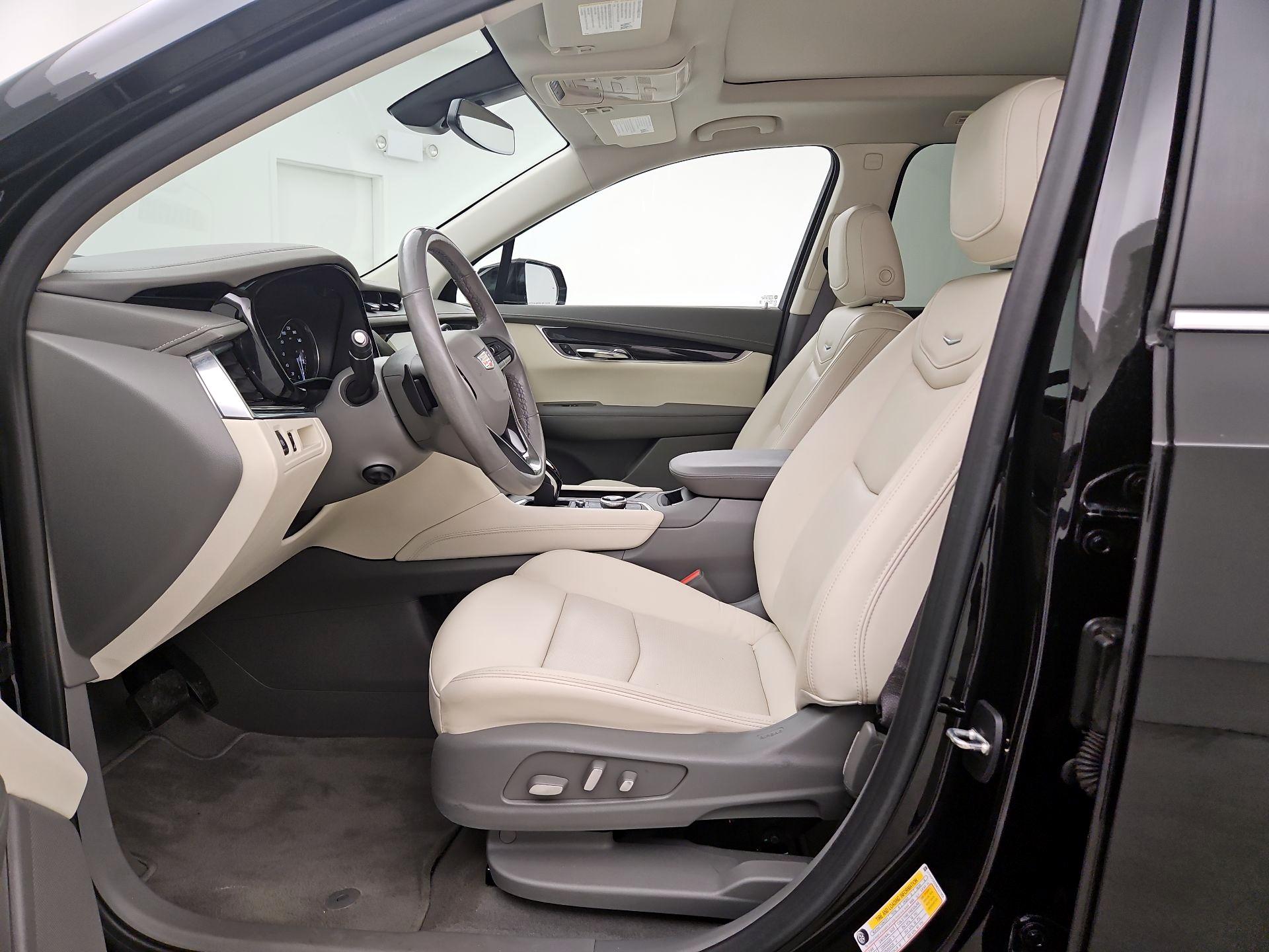 Thumbnail: 2021 Cadillac XT6 - 11