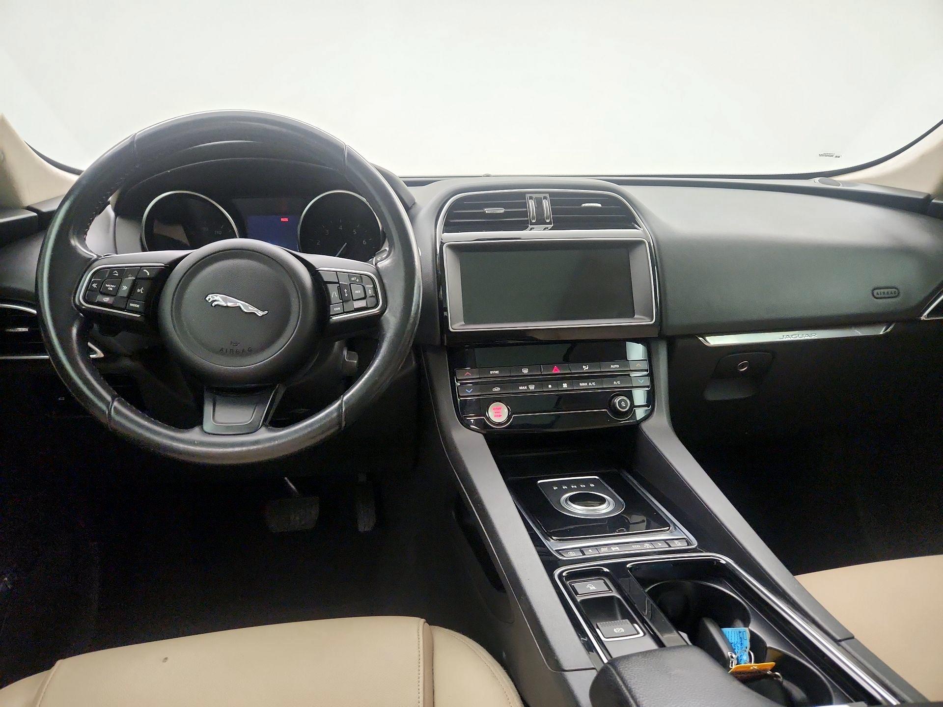 Thumbnail: 2020 Jaguar F-Pace - 9