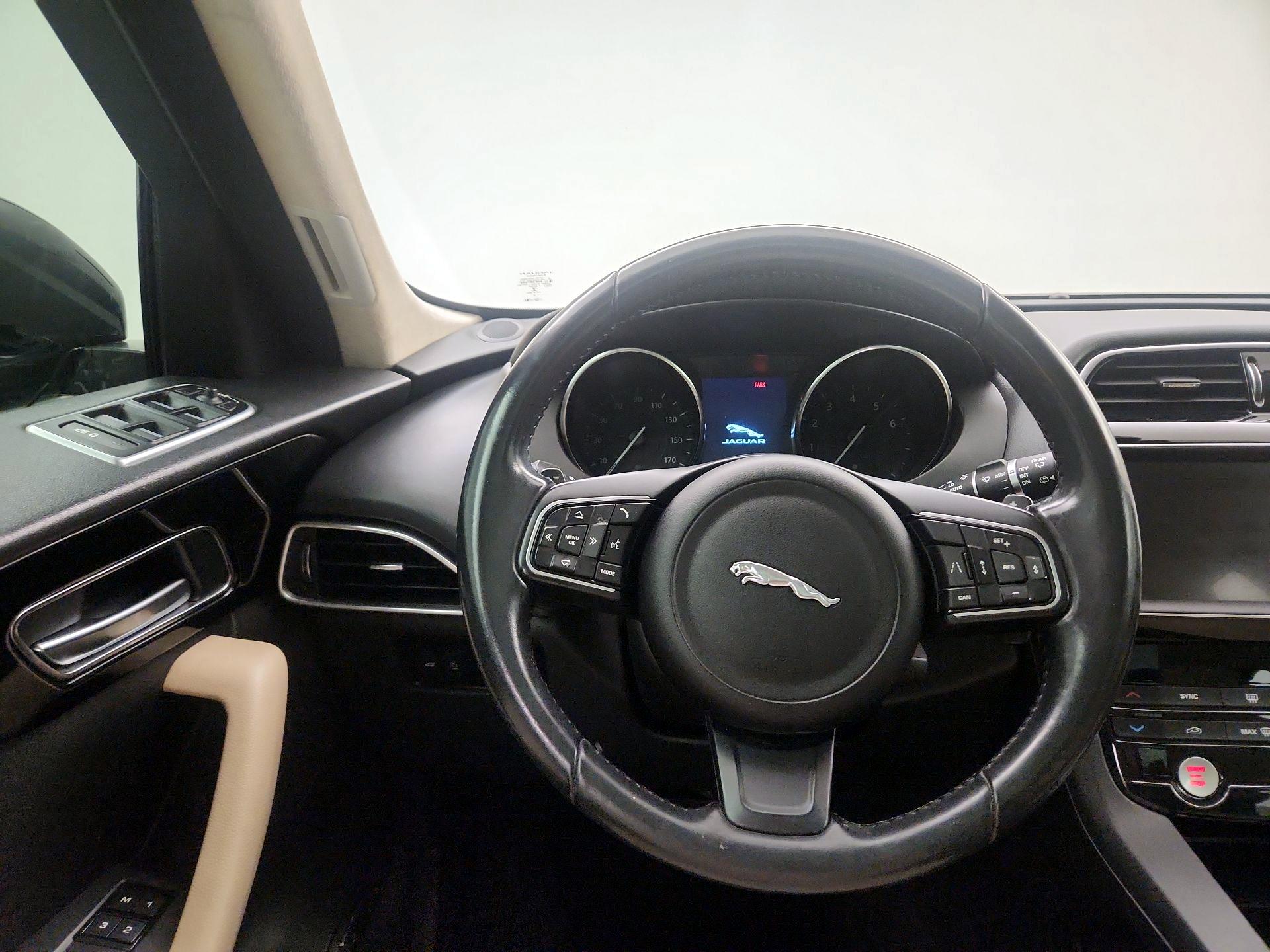 Thumbnail: 2020 Jaguar F-Pace - 10