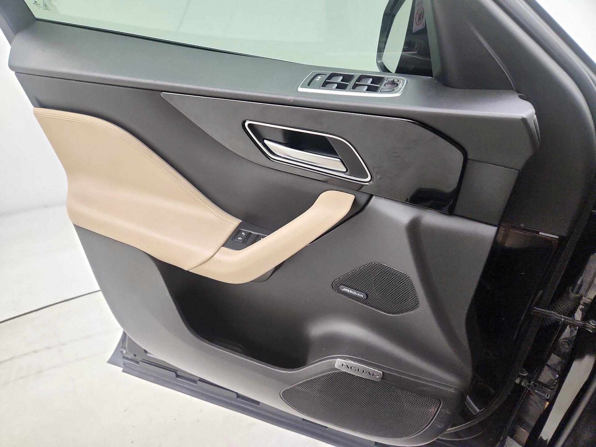 Thumbnail: 2020 Jaguar F-Pace - 12