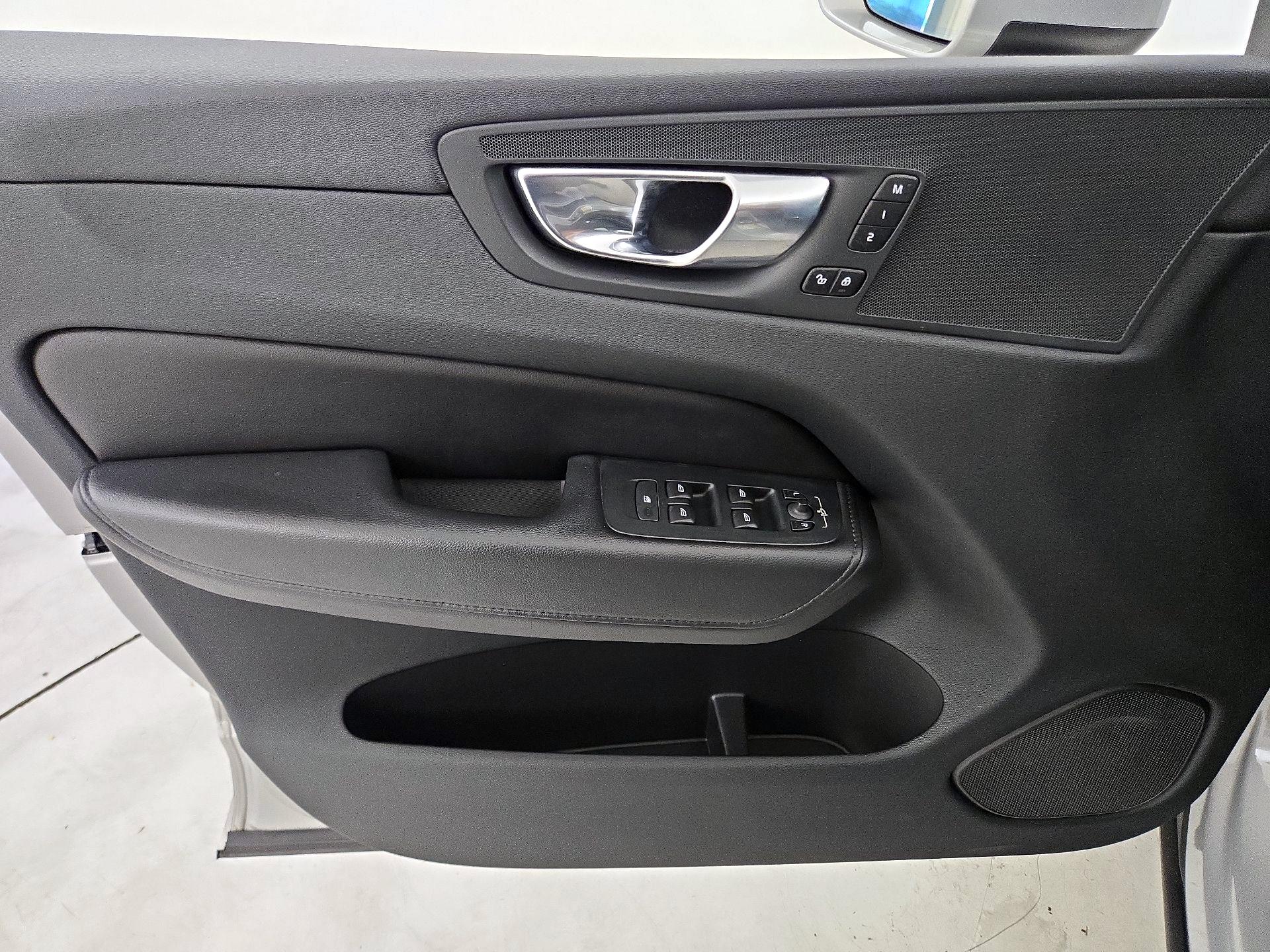 Thumbnail: 2023 Volvo XC60 - 12