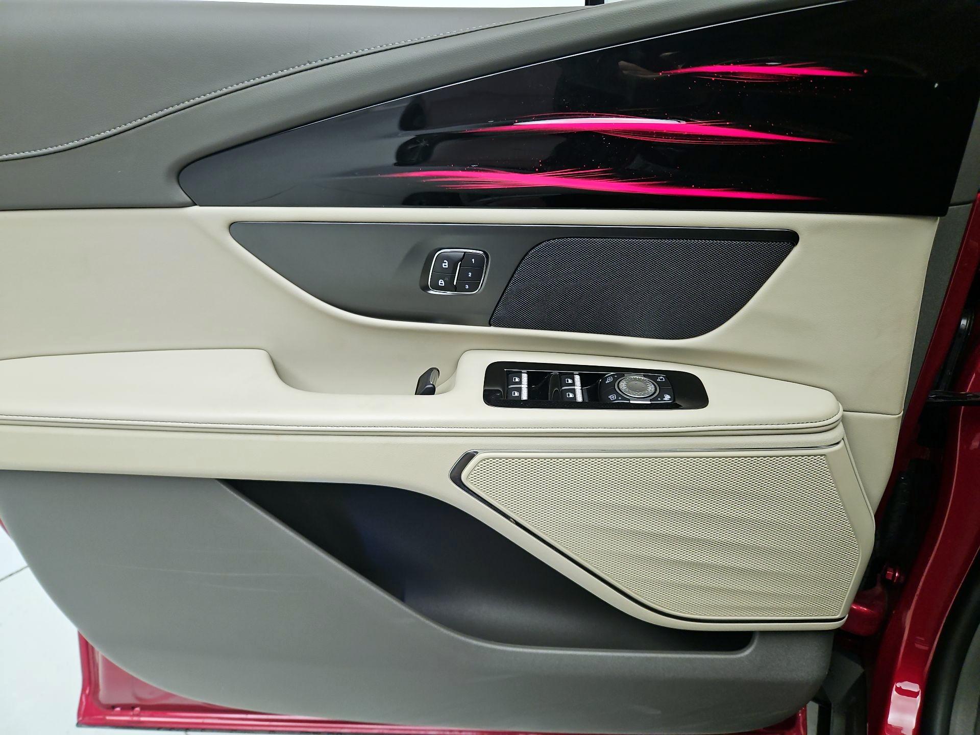 Thumbnail: 2025 Lincoln Nautilus - 12