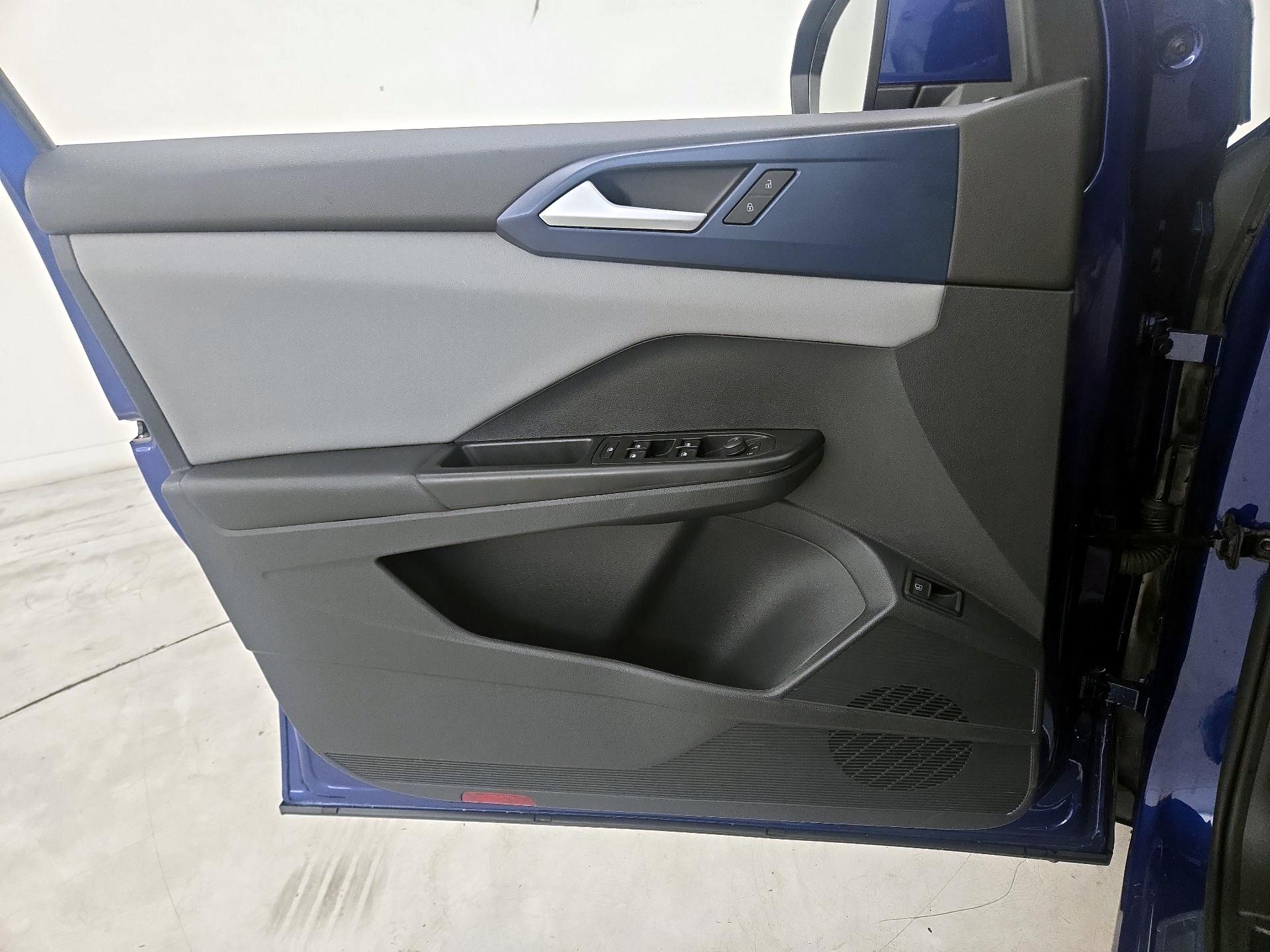 Thumbnail: 2023 Volkswagen Taos - 12