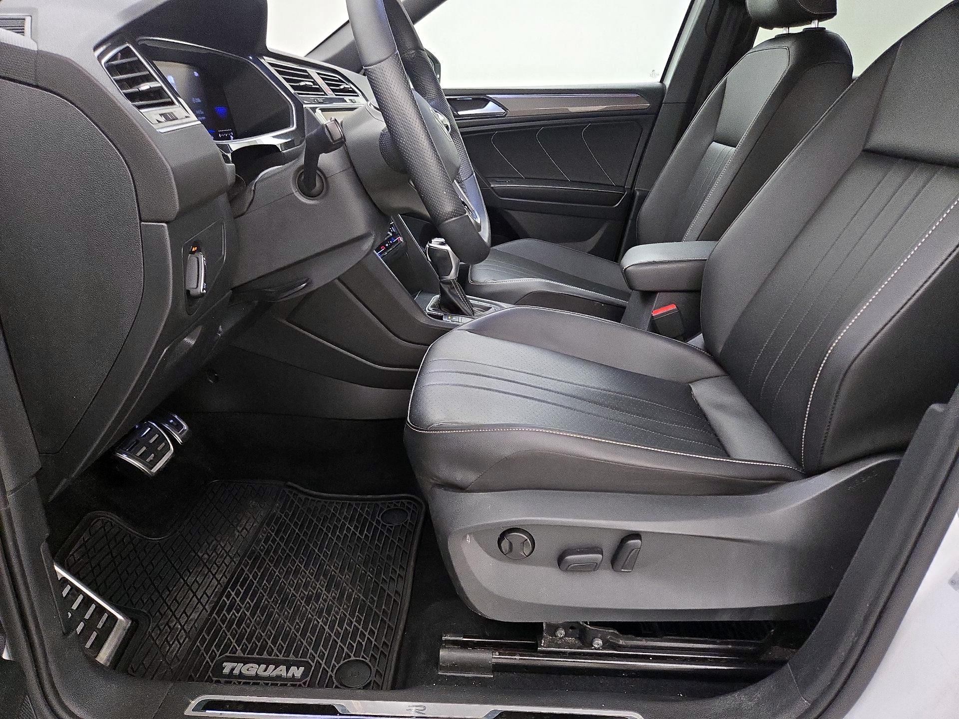 Thumbnail: 2022 Volkswagen Tiguan - 11