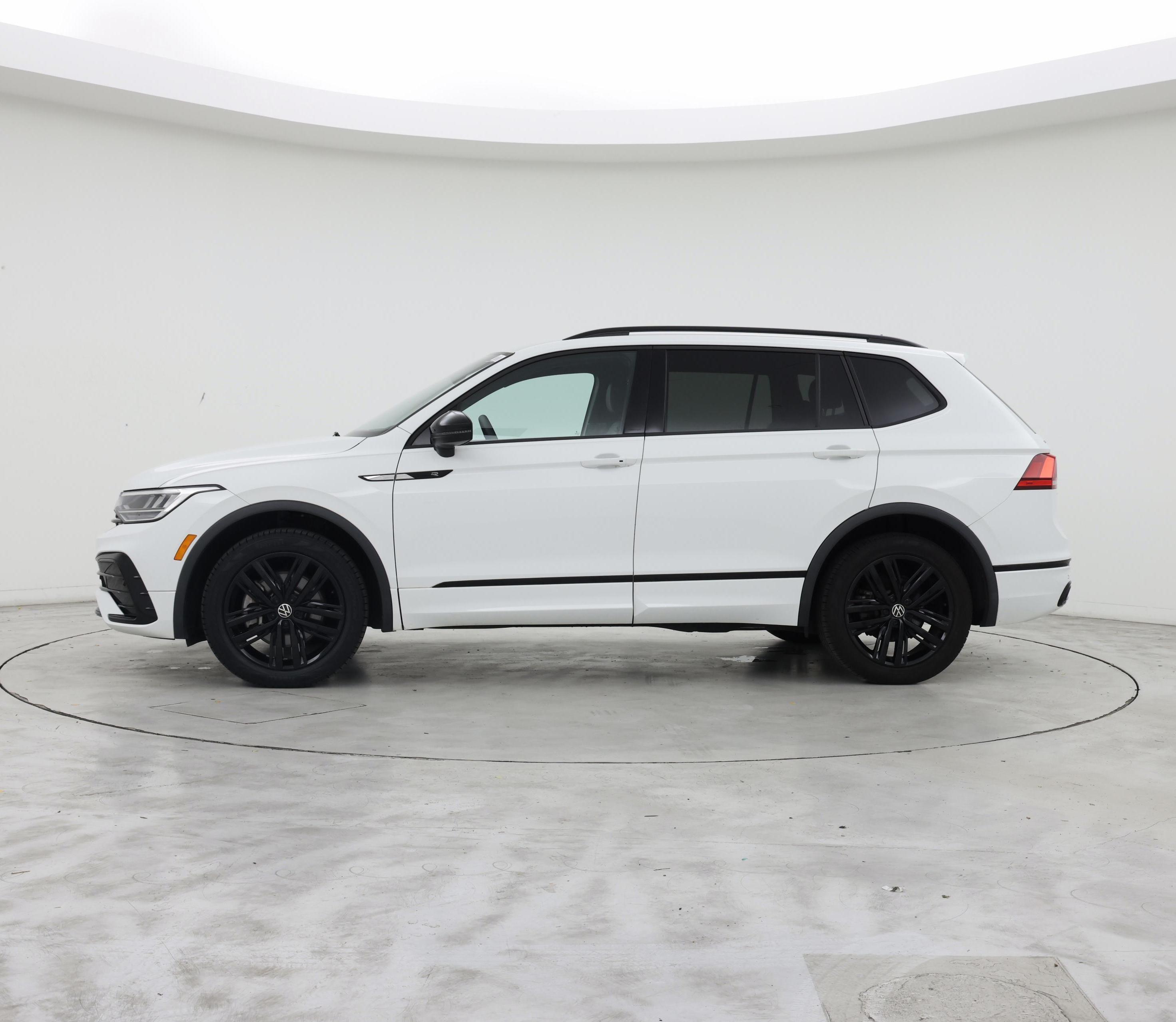 Thumbnail: 2022 Volkswagen Tiguan - 3