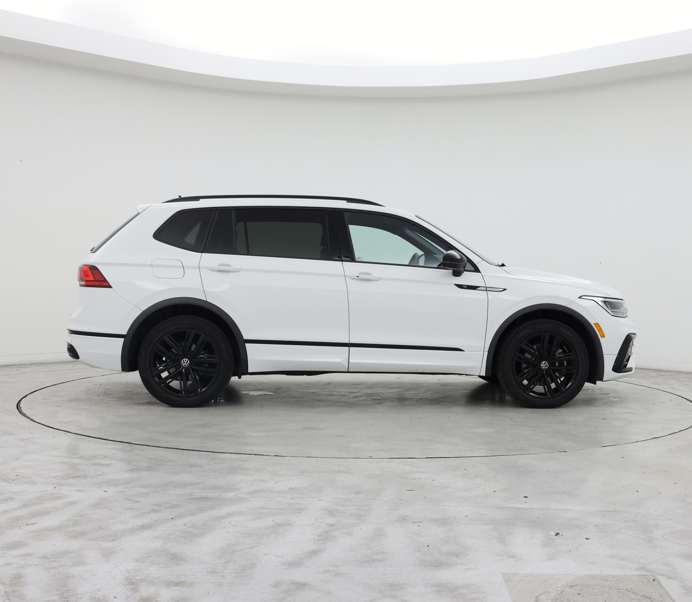 Thumbnail: 2022 Volkswagen Tiguan - 7