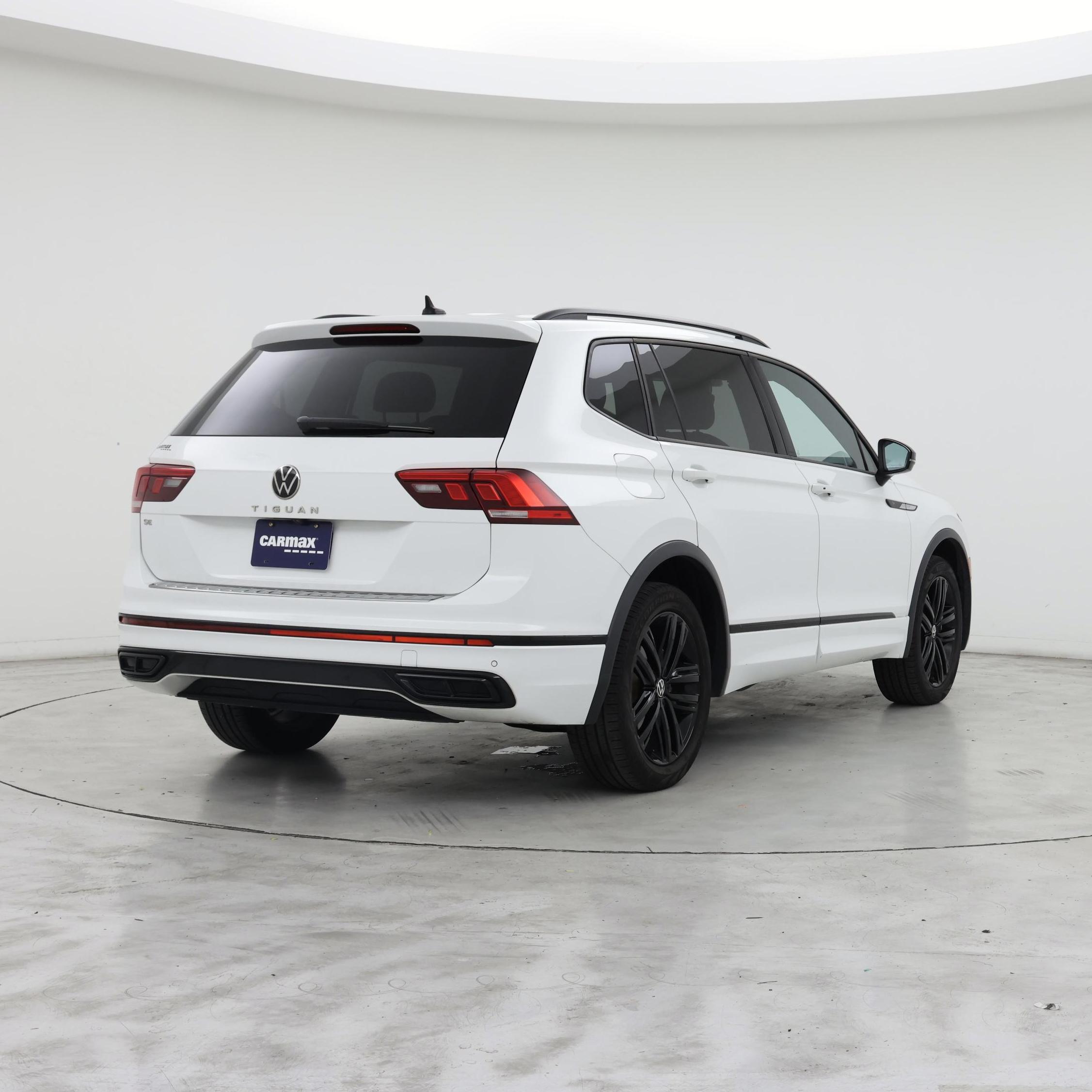 Thumbnail: 2022 Volkswagen Tiguan - 8