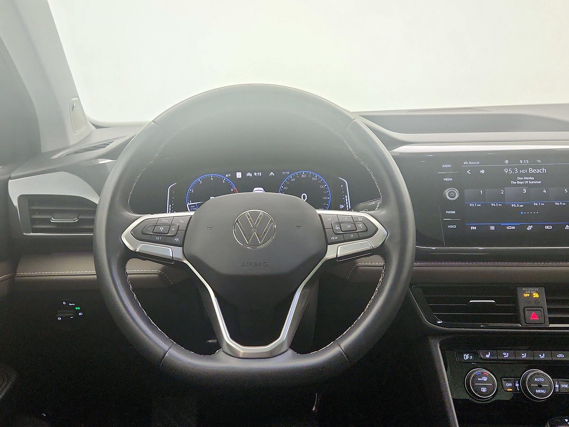 Thumbnail: 2022 Volkswagen Taos - 10