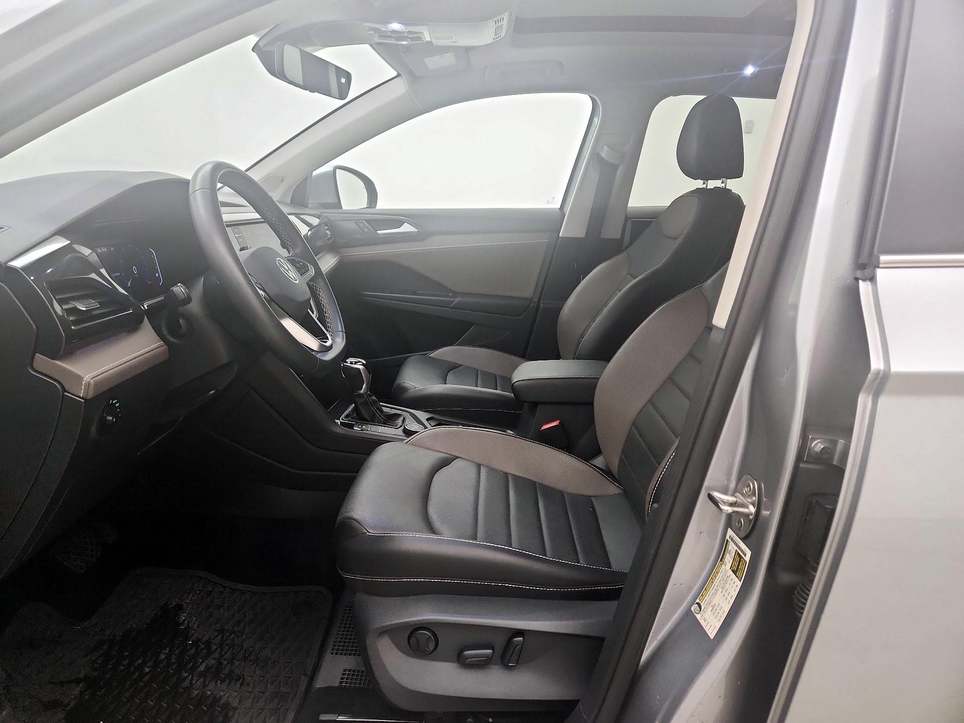 Thumbnail: 2022 Volkswagen Taos - 11