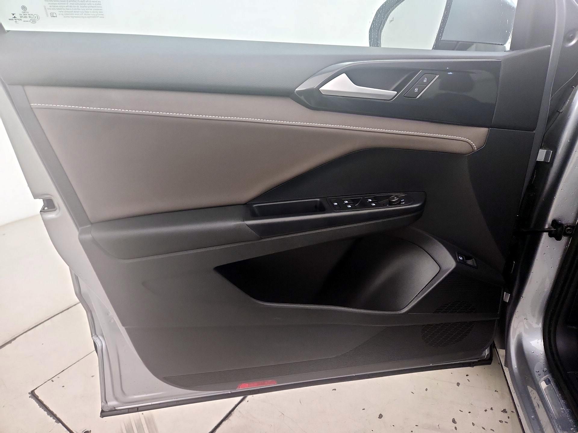 Thumbnail: 2022 Volkswagen Taos - 12