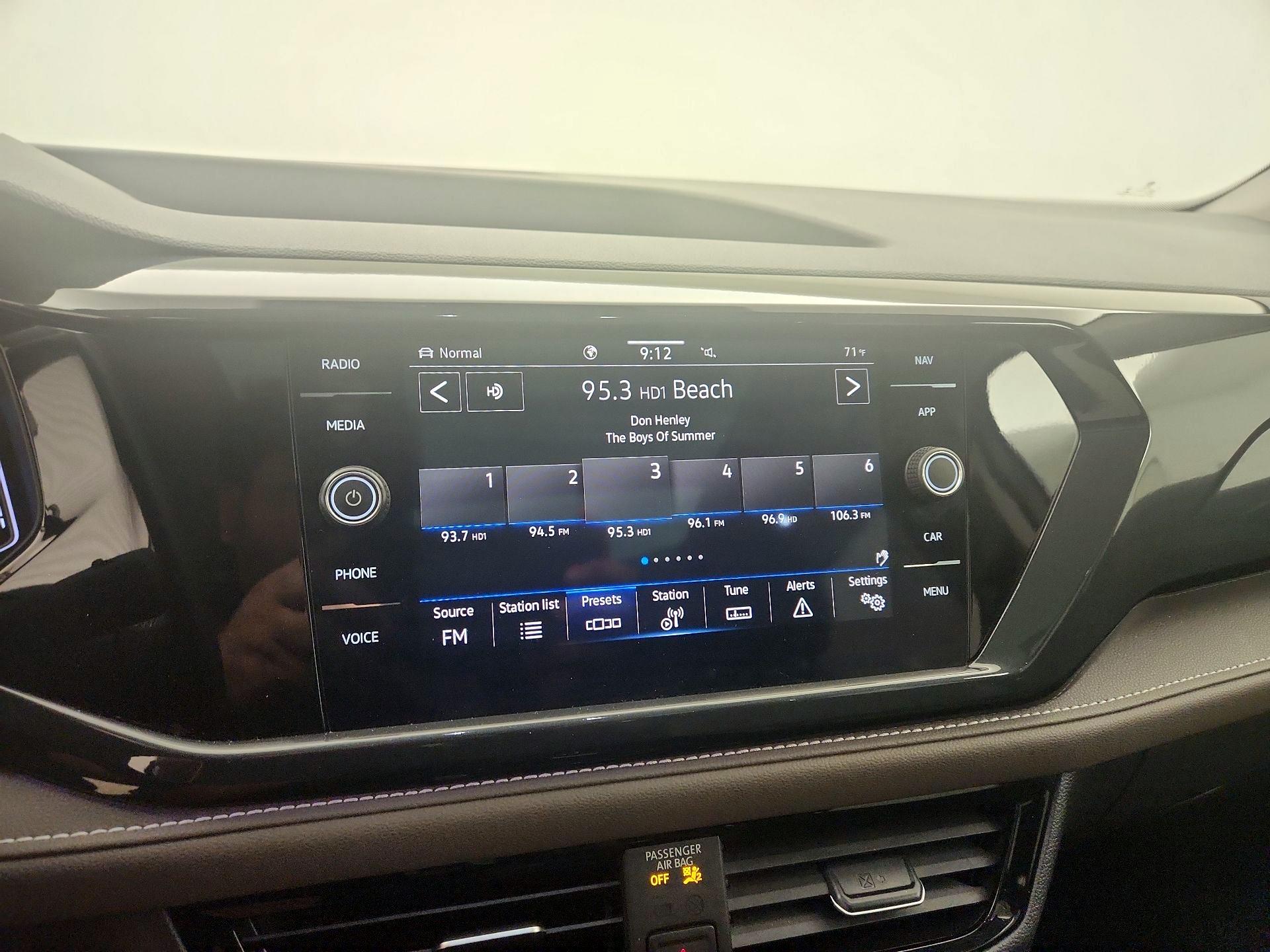 Thumbnail: 2022 Volkswagen Taos - 15