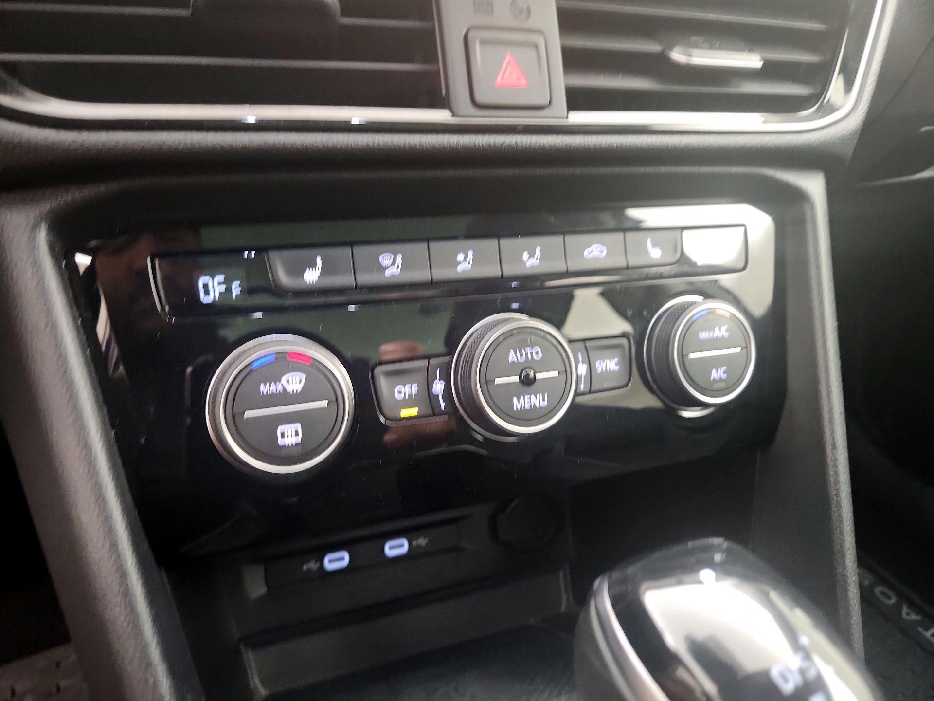 Thumbnail: 2022 Volkswagen Taos - 16