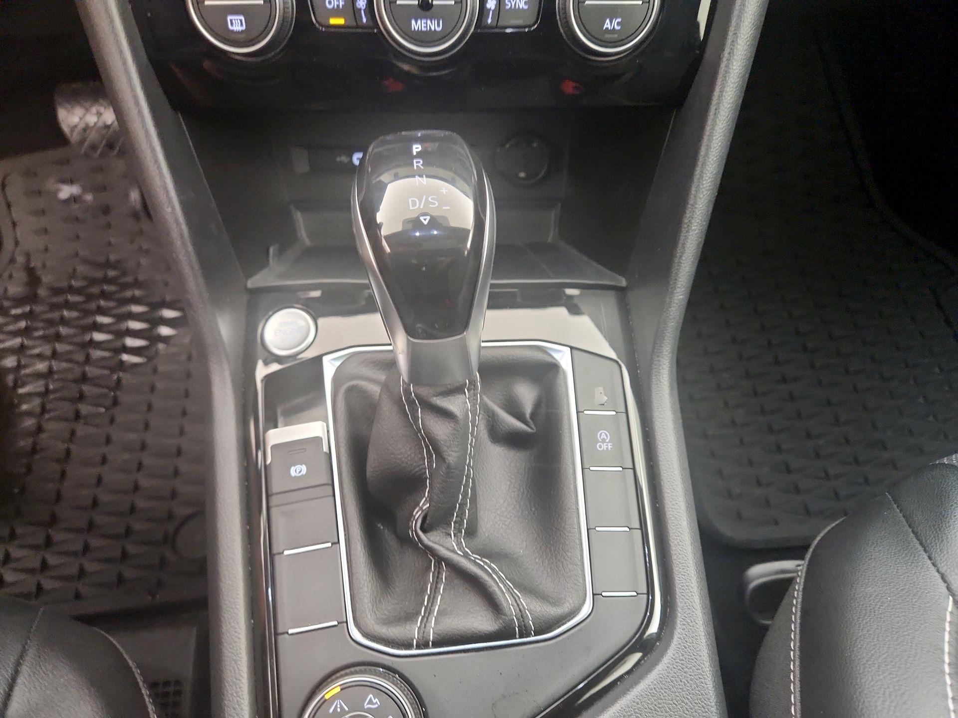 Thumbnail: 2022 Volkswagen Taos - 17