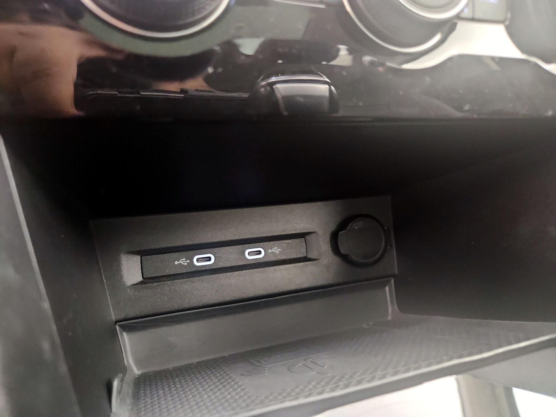 Thumbnail: 2022 Volkswagen Taos - 18