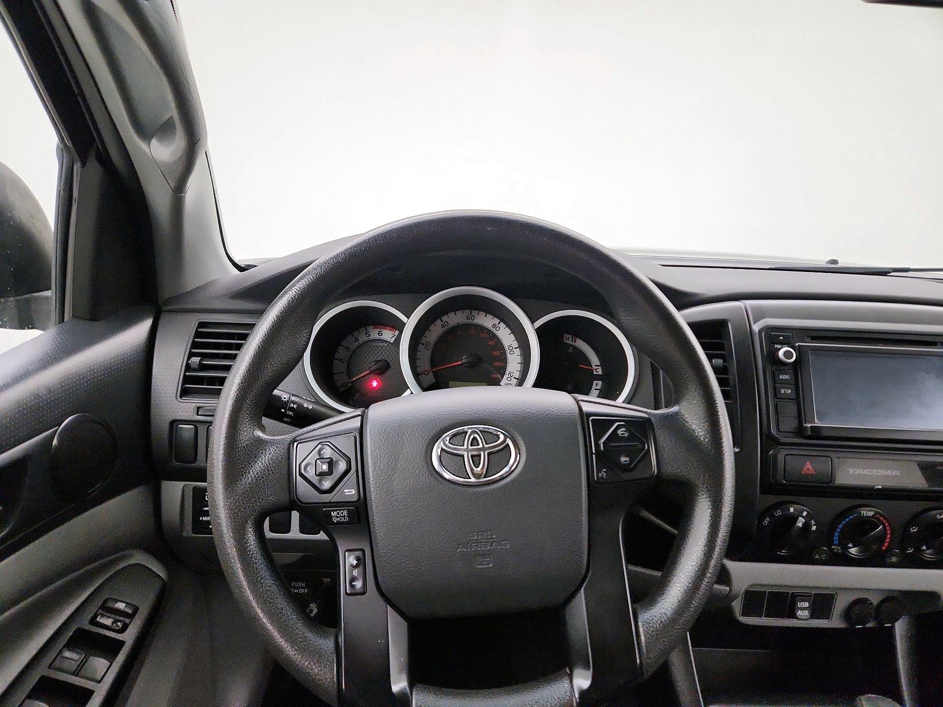 Thumbnail: 2015 Toyota Tacoma - 10