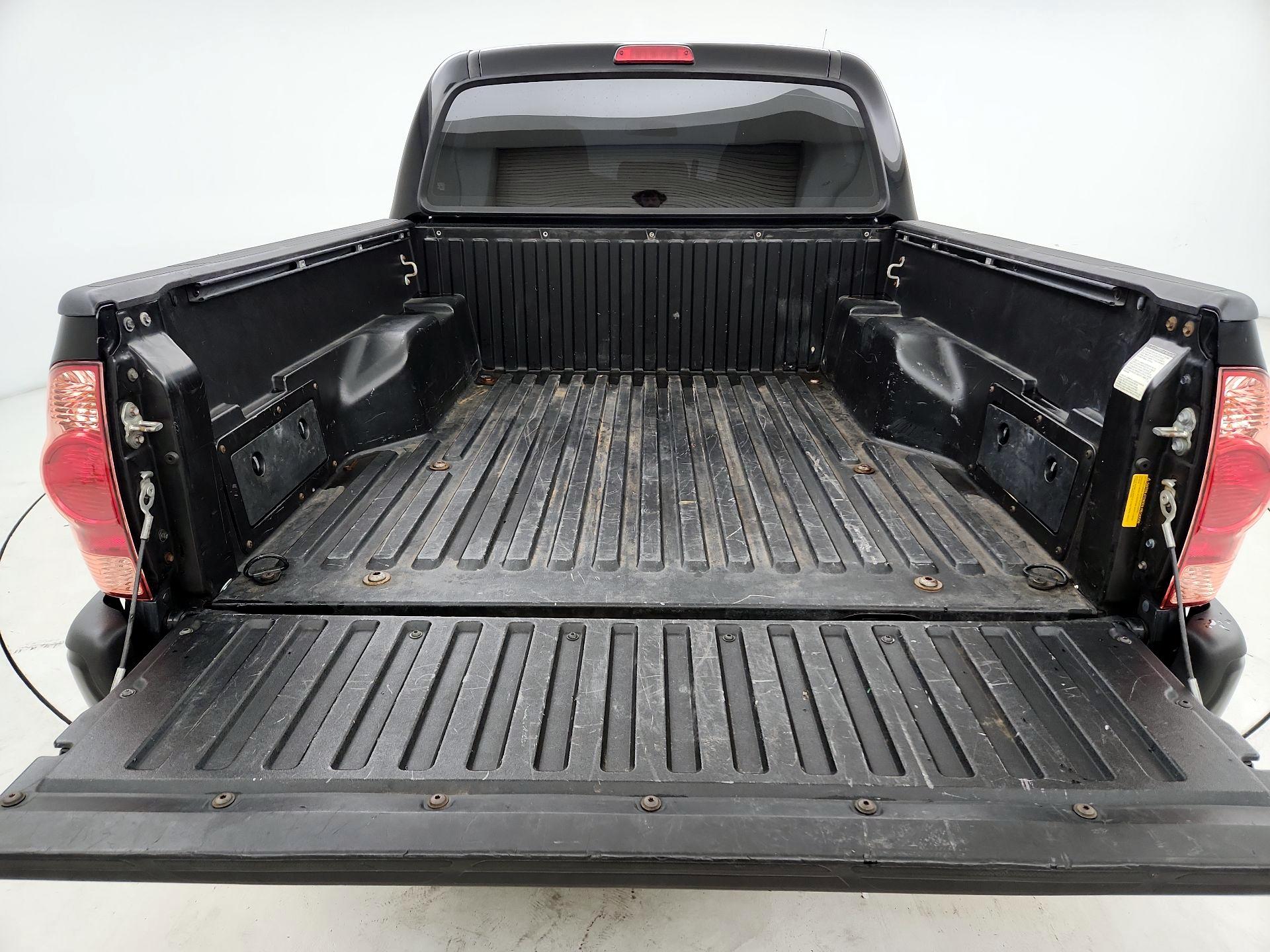 Thumbnail: 2015 Toyota Tacoma - 19