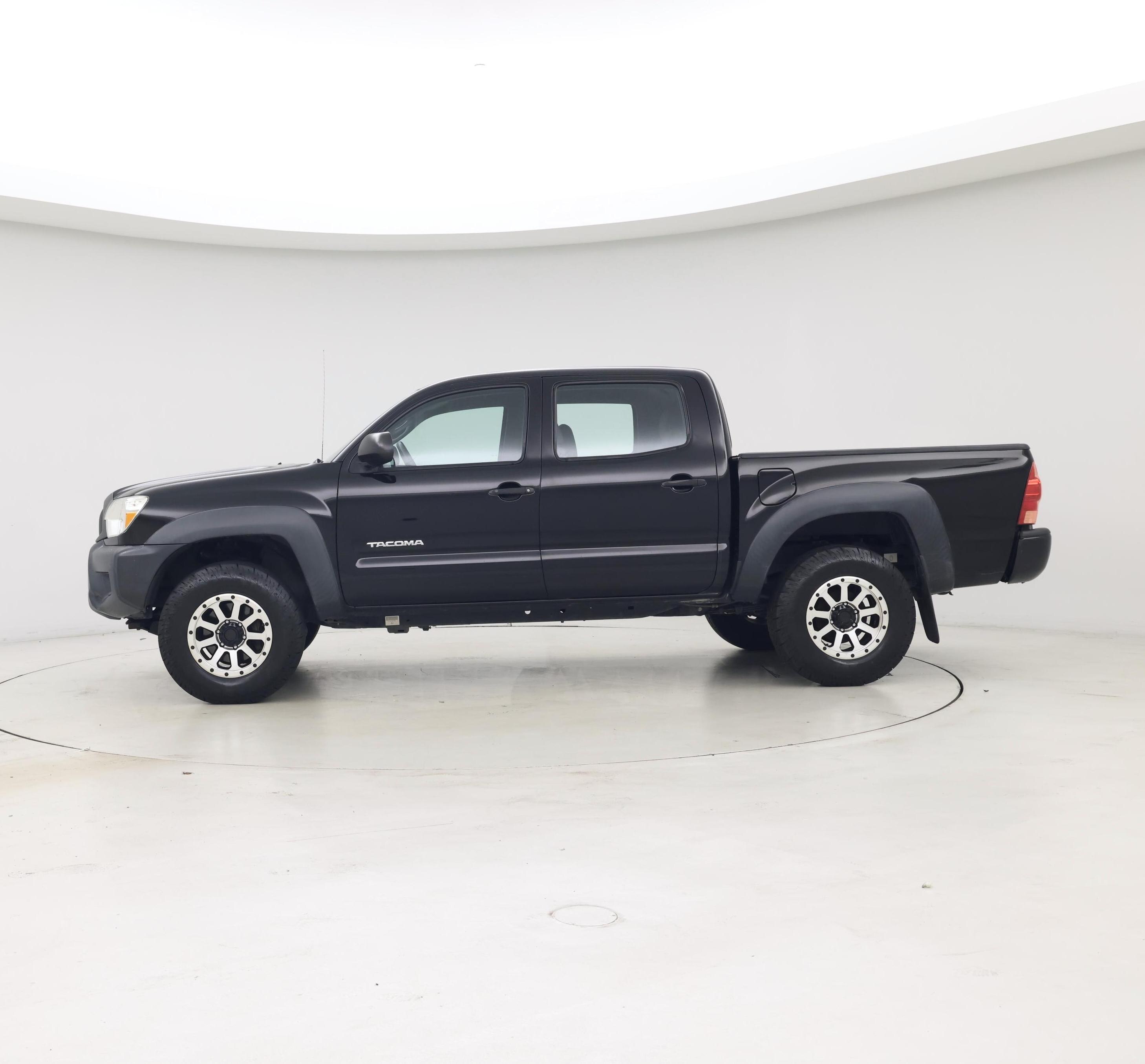 Thumbnail: 2015 Toyota Tacoma - 3