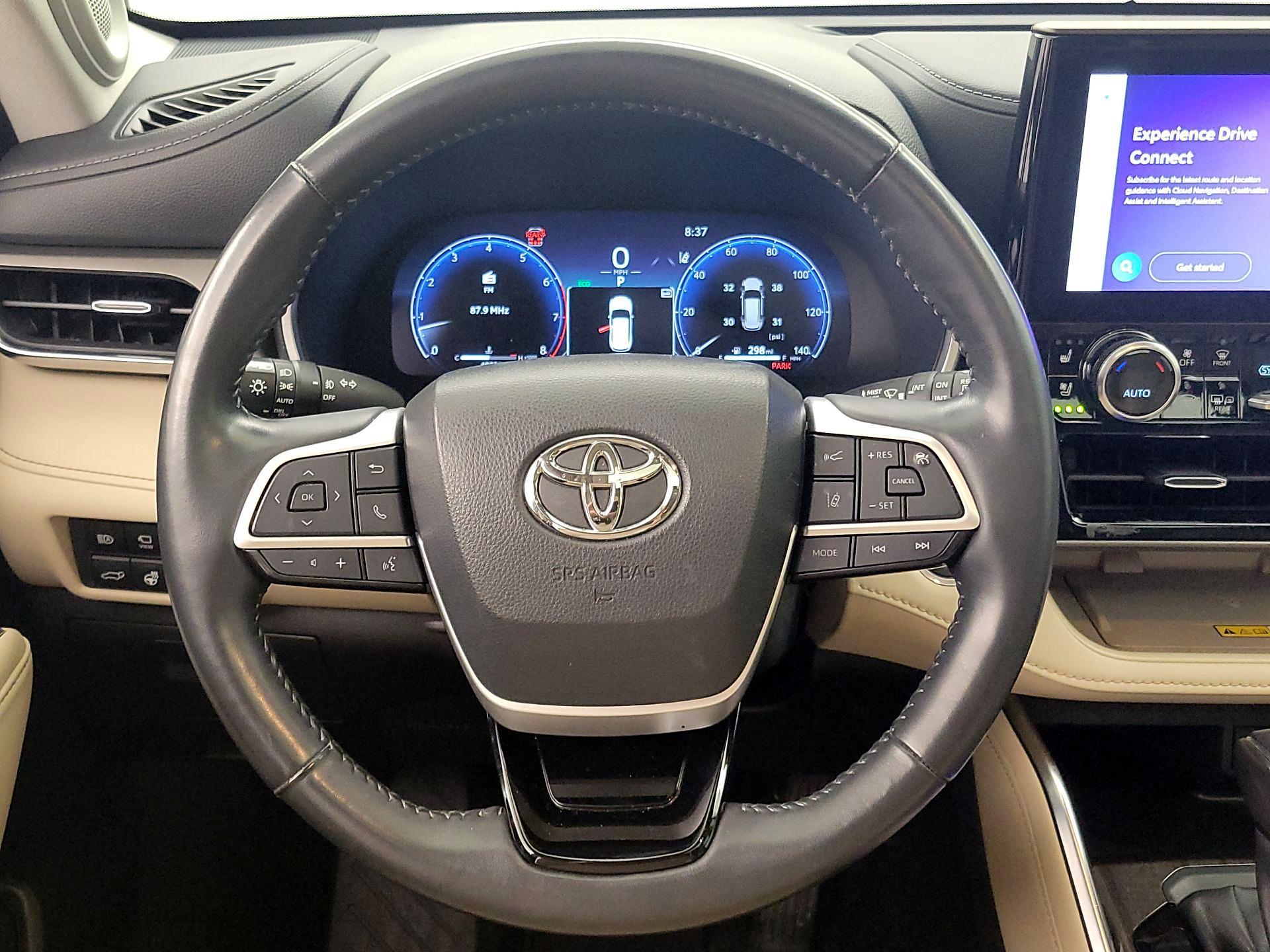 Thumbnail: 2023 Toyota Highlander - 10