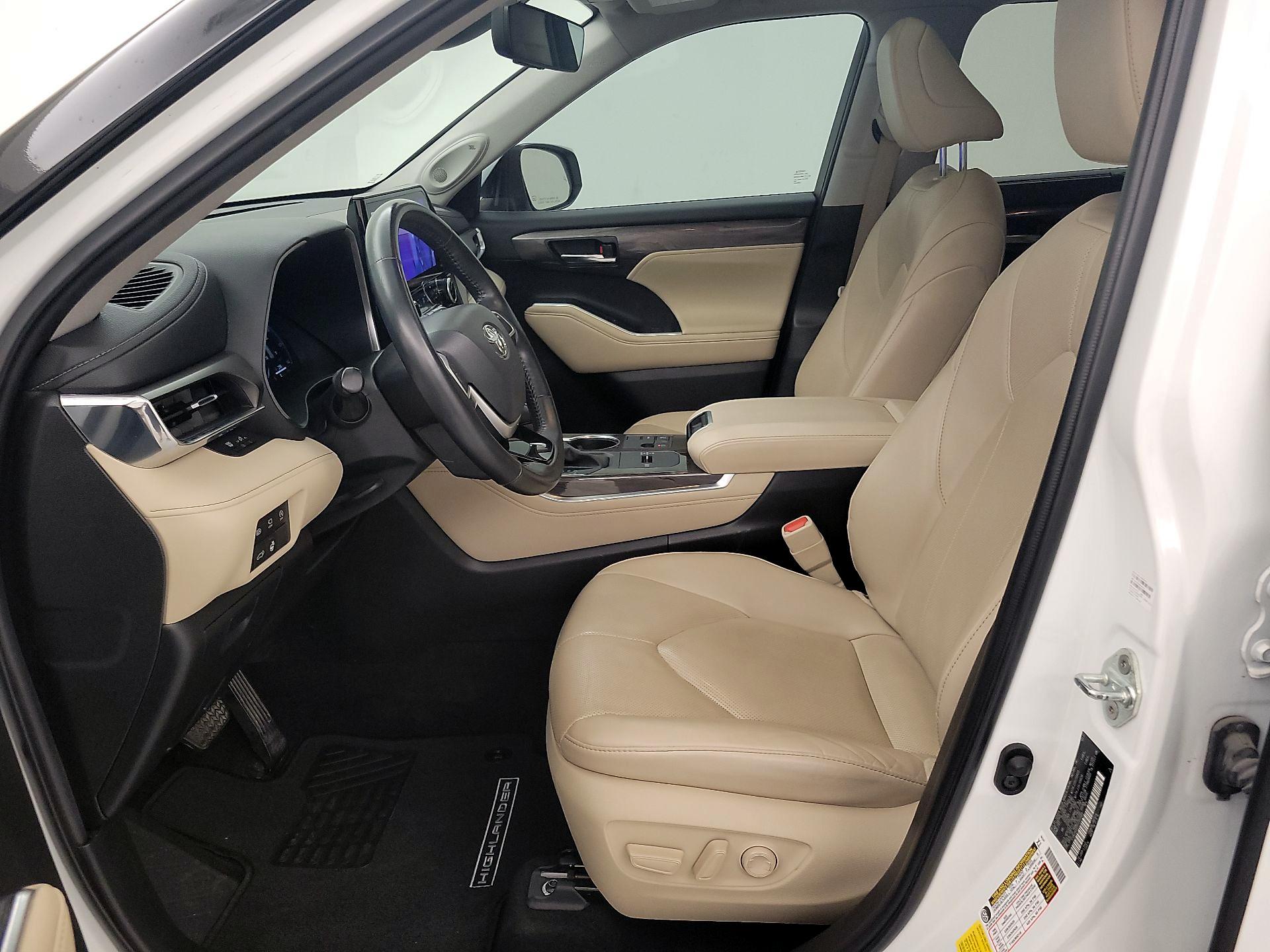 Thumbnail: 2023 Toyota Highlander - 11