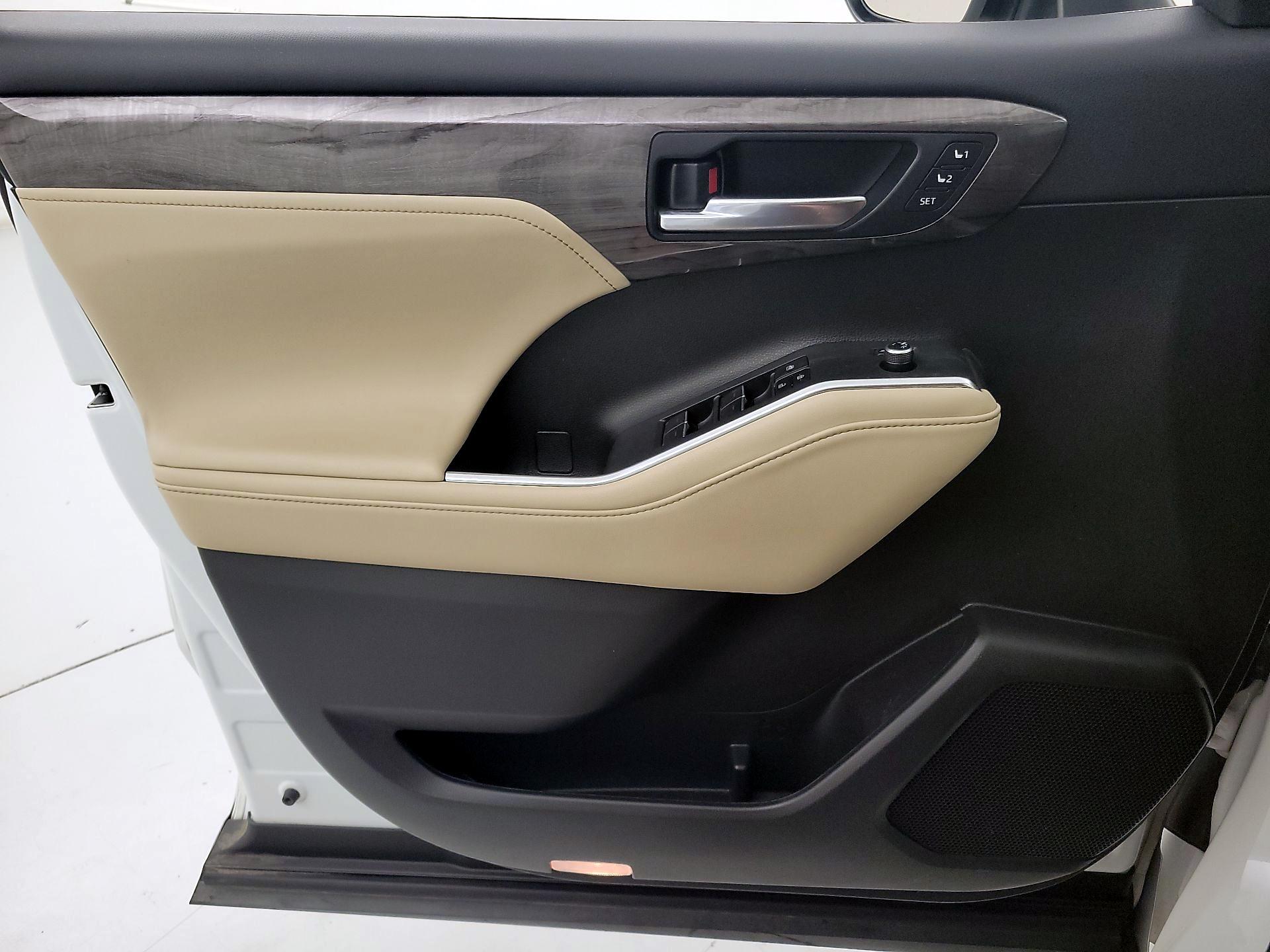 Thumbnail: 2023 Toyota Highlander - 12