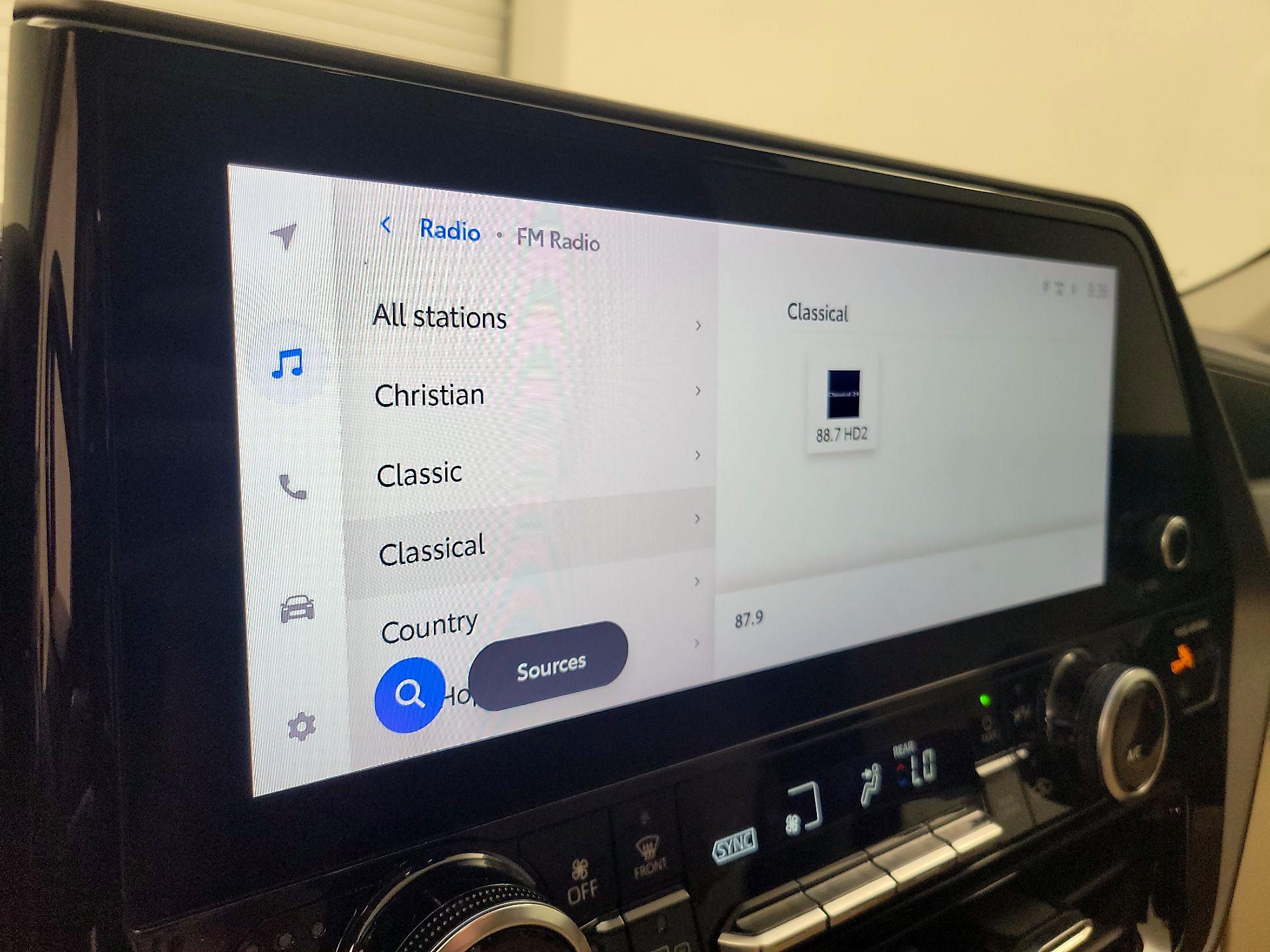 Thumbnail: 2023 Toyota Highlander - 15
