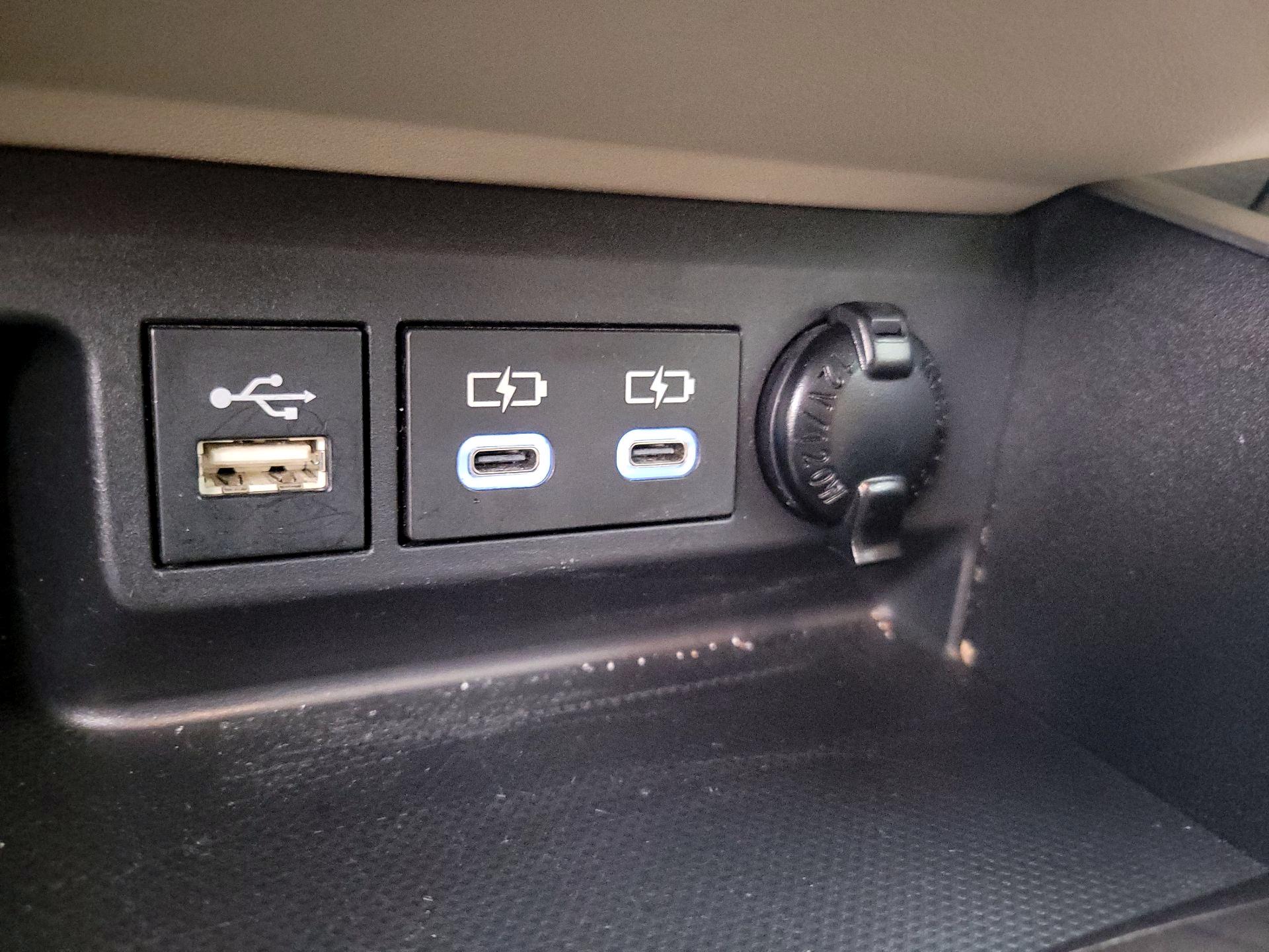 Thumbnail: 2023 Toyota Highlander - 18