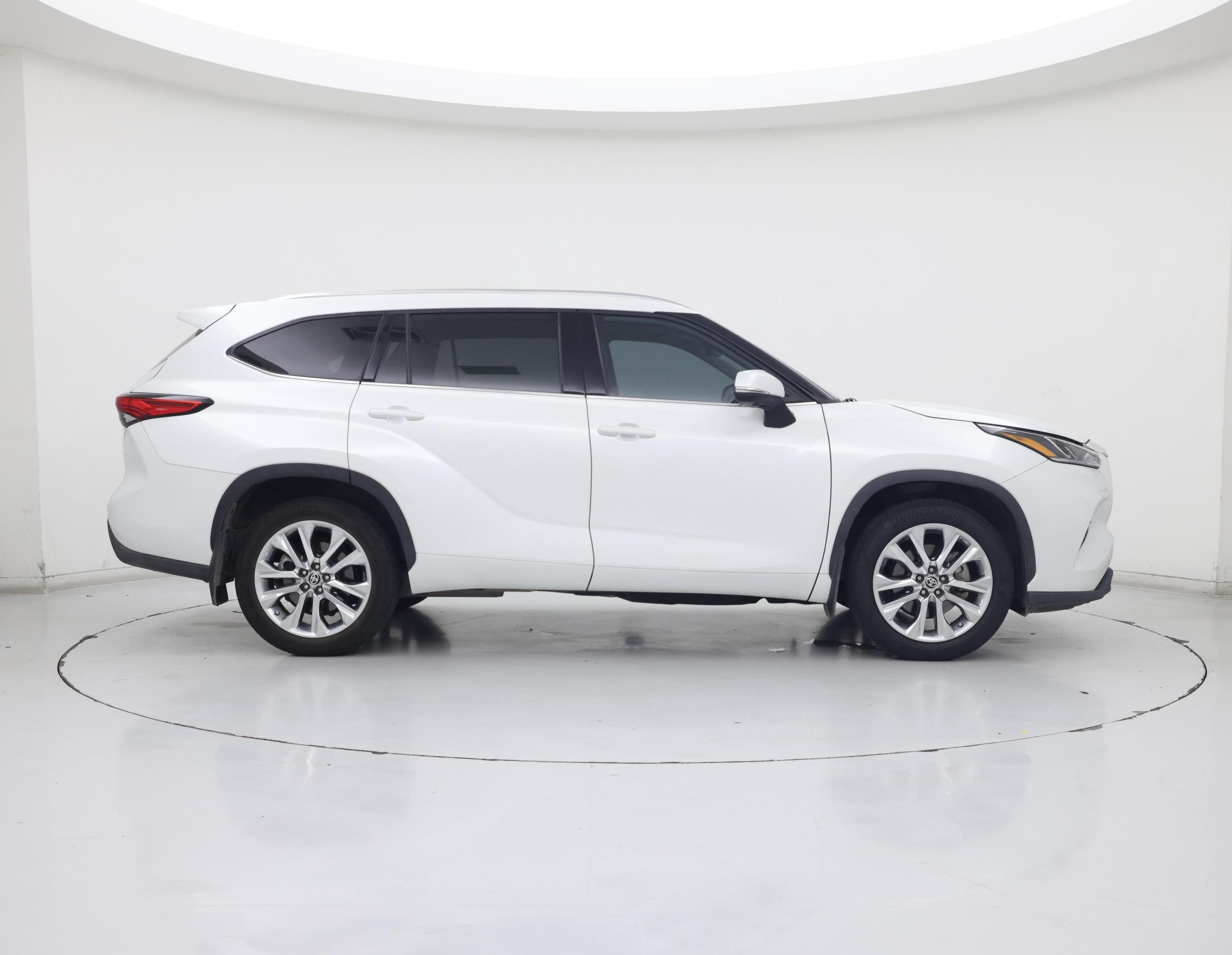 Thumbnail: 2023 Toyota Highlander - 7