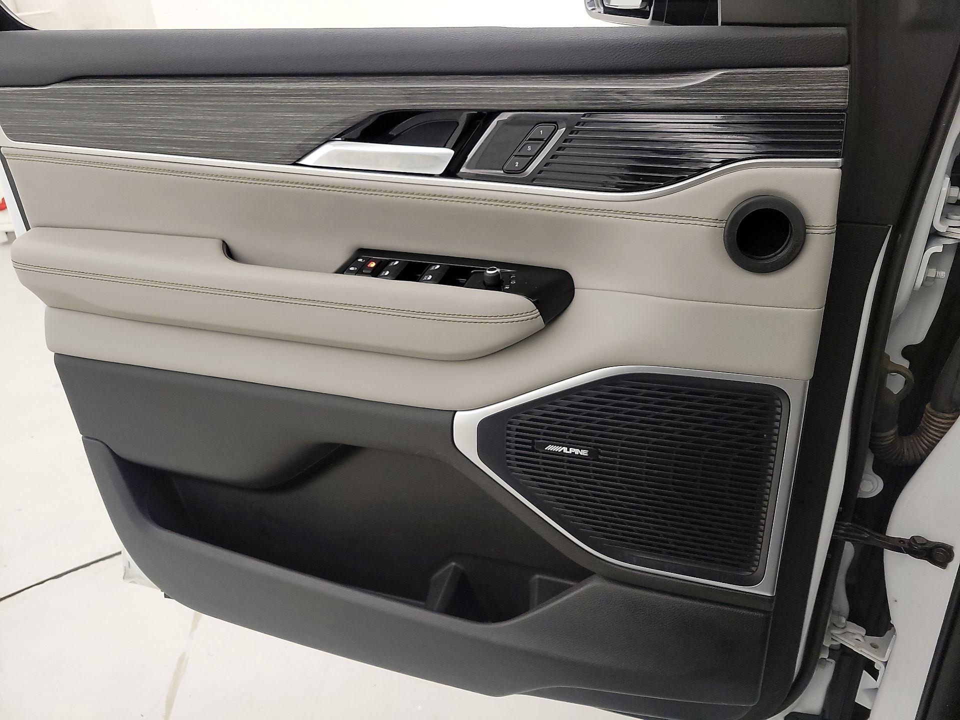 Thumbnail: 2022 Jeep Wagoneer - 12