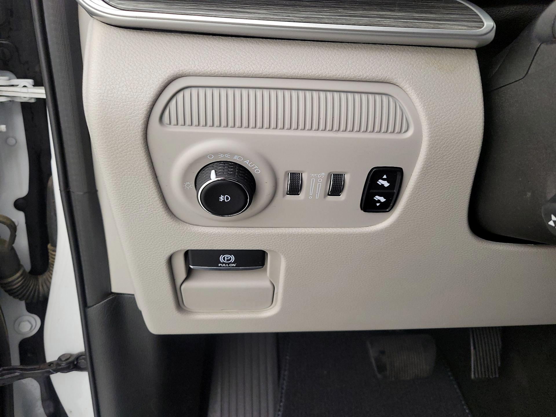 Thumbnail: 2022 Jeep Wagoneer - 13