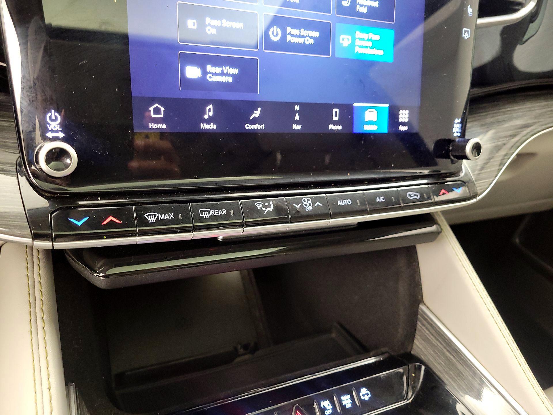 Thumbnail: 2022 Jeep Wagoneer - 17