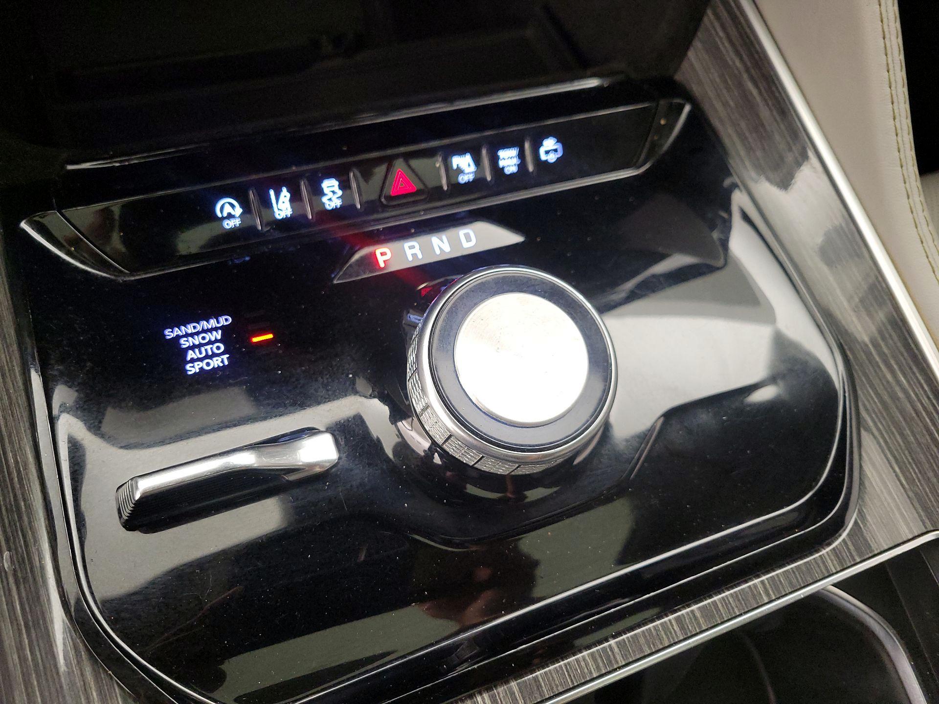 Thumbnail: 2022 Jeep Wagoneer - 18