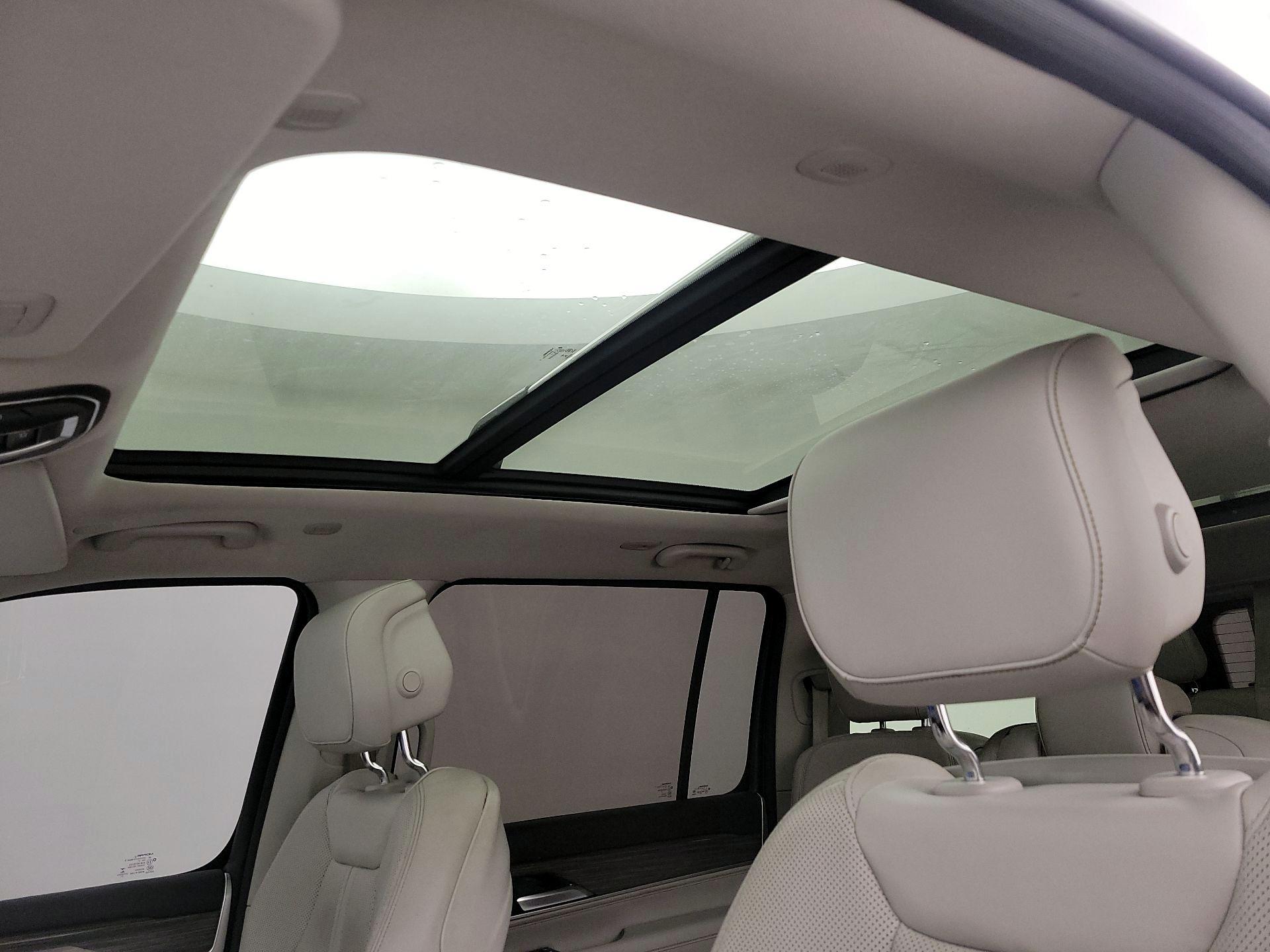 Thumbnail: 2022 Jeep Wagoneer - 20