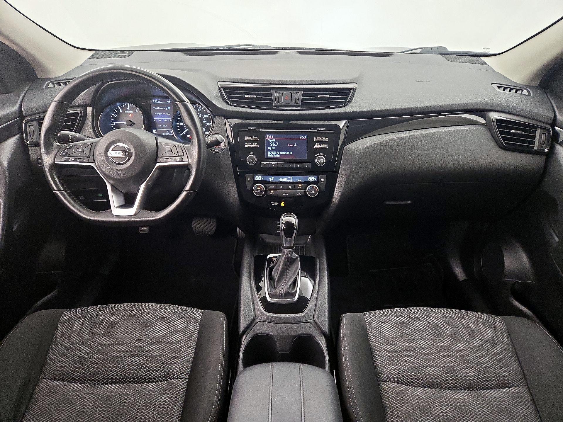 Thumbnail: 2017 Nissan Rogue Sport - 9