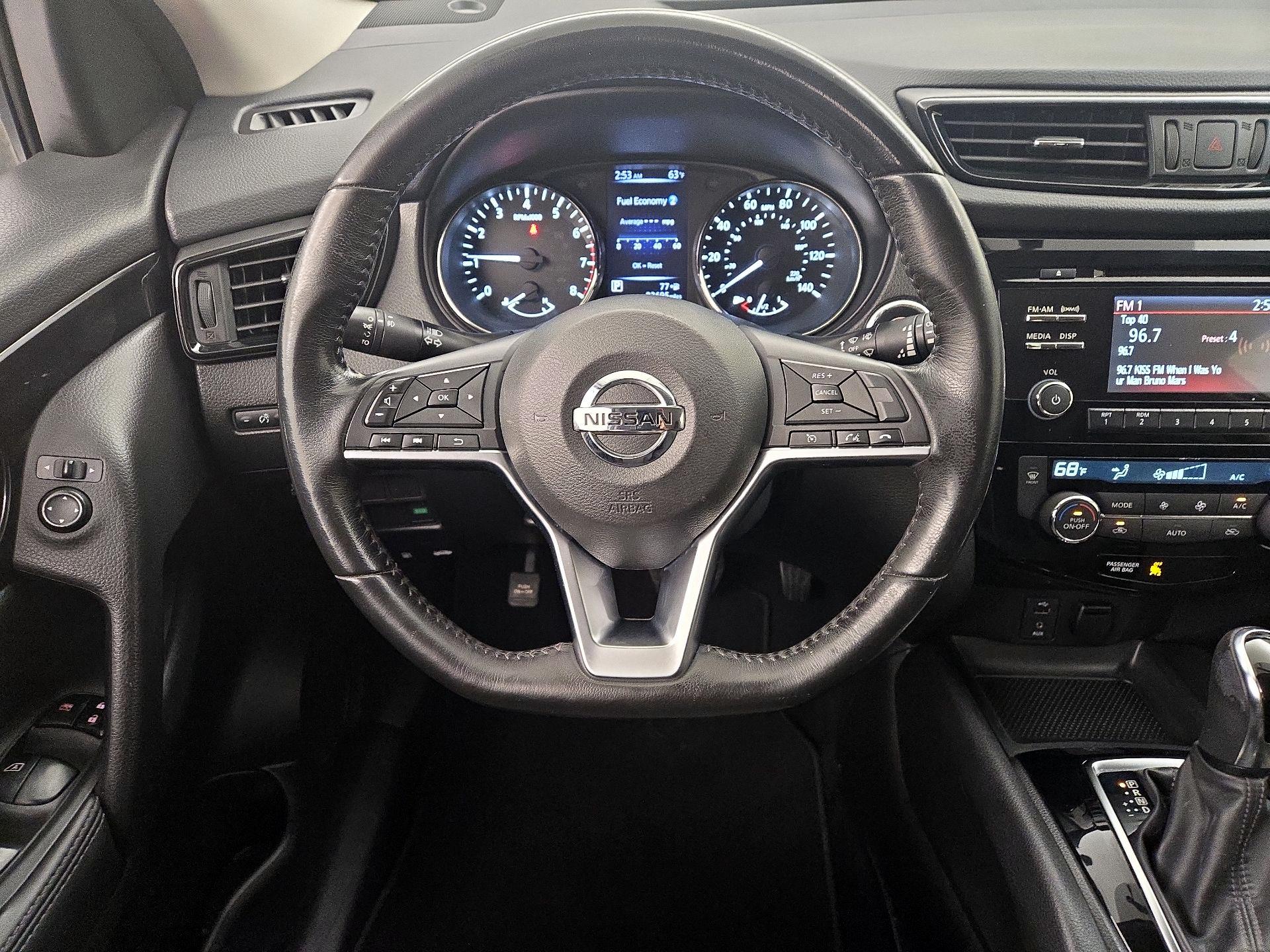 Thumbnail: 2017 Nissan Rogue Sport - 10