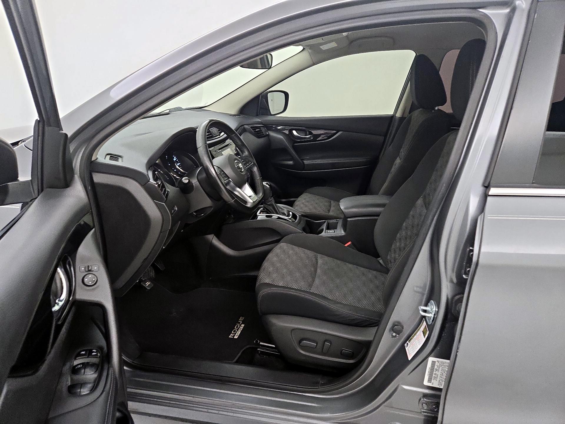 Thumbnail: 2017 Nissan Rogue Sport - 11