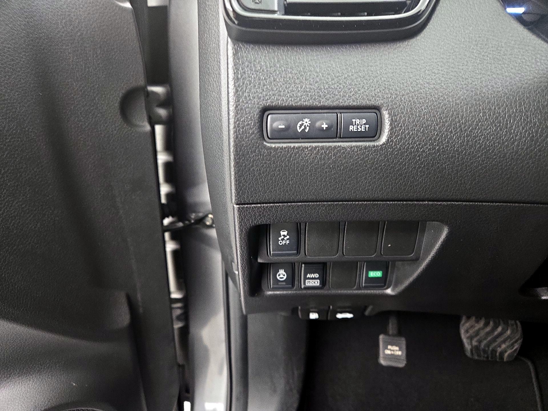 Thumbnail: 2017 Nissan Rogue Sport - 13