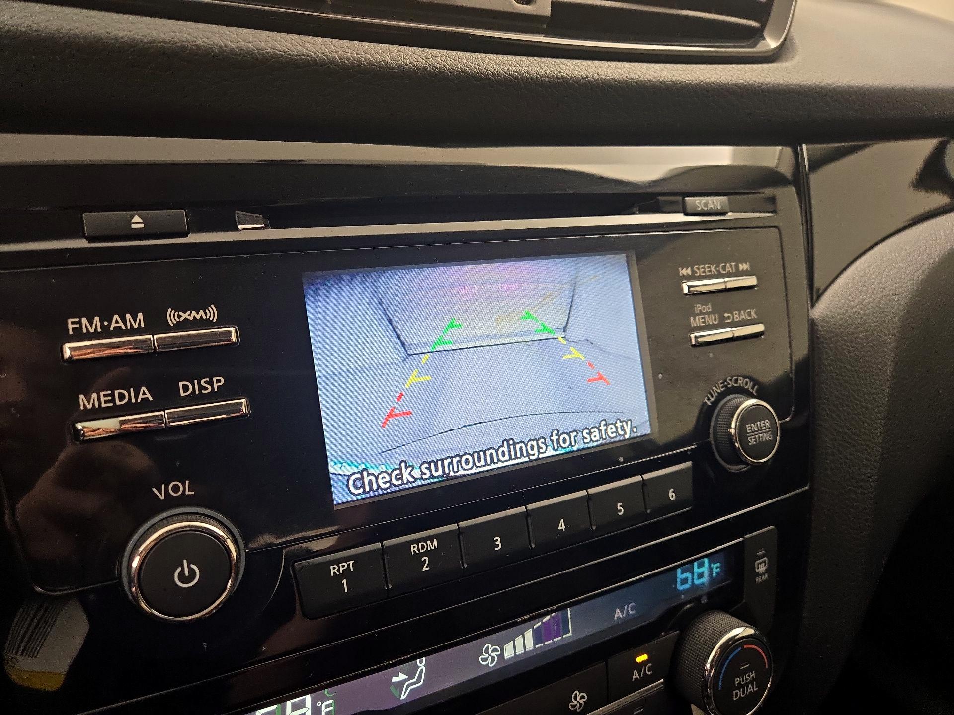 Thumbnail: 2017 Nissan Rogue Sport - 14