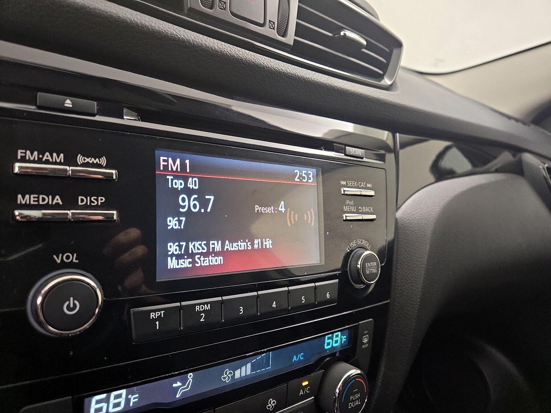 Thumbnail: 2017 Nissan Rogue Sport - 15