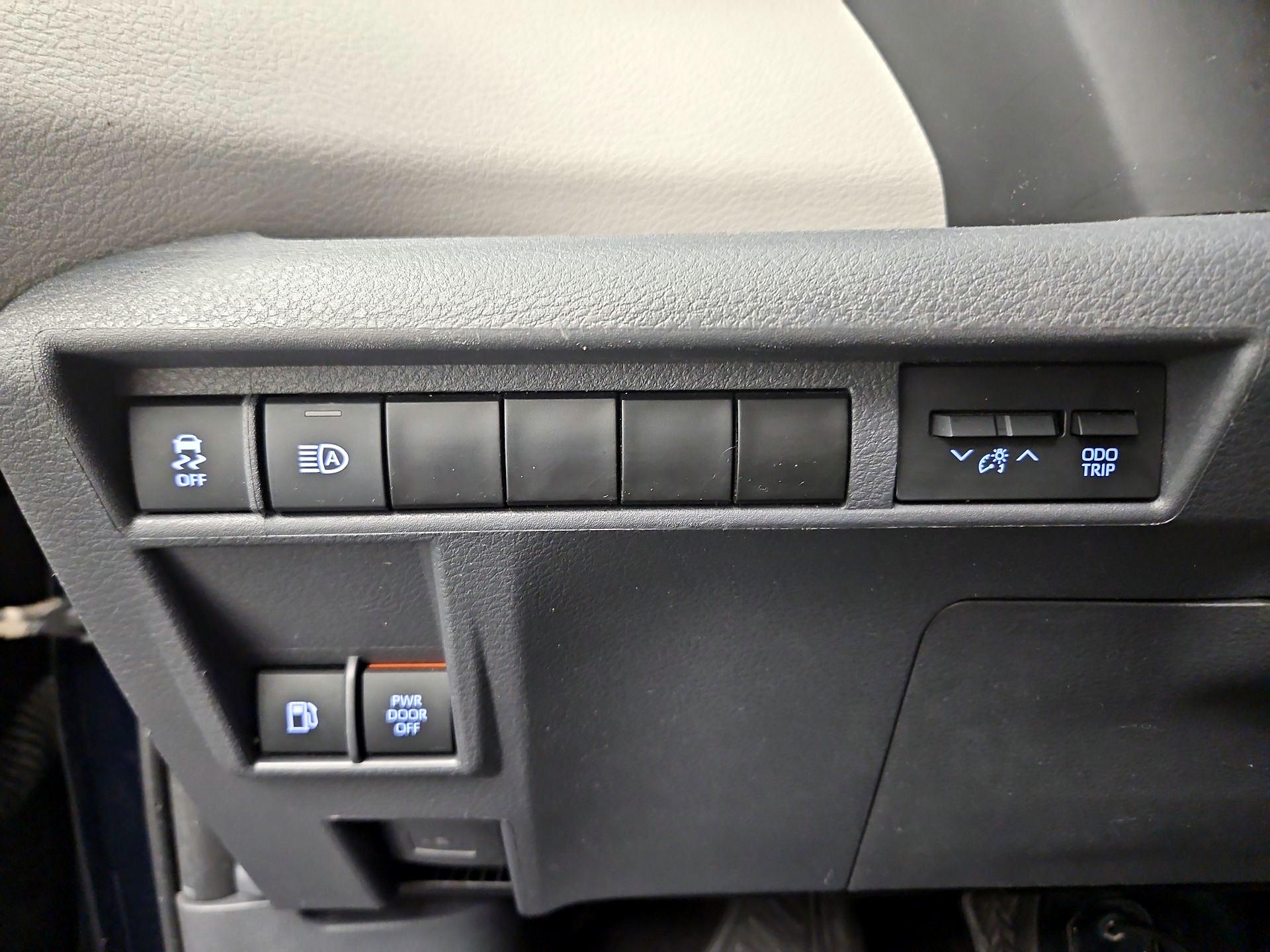 Thumbnail: 2022 Toyota Sienna - 13