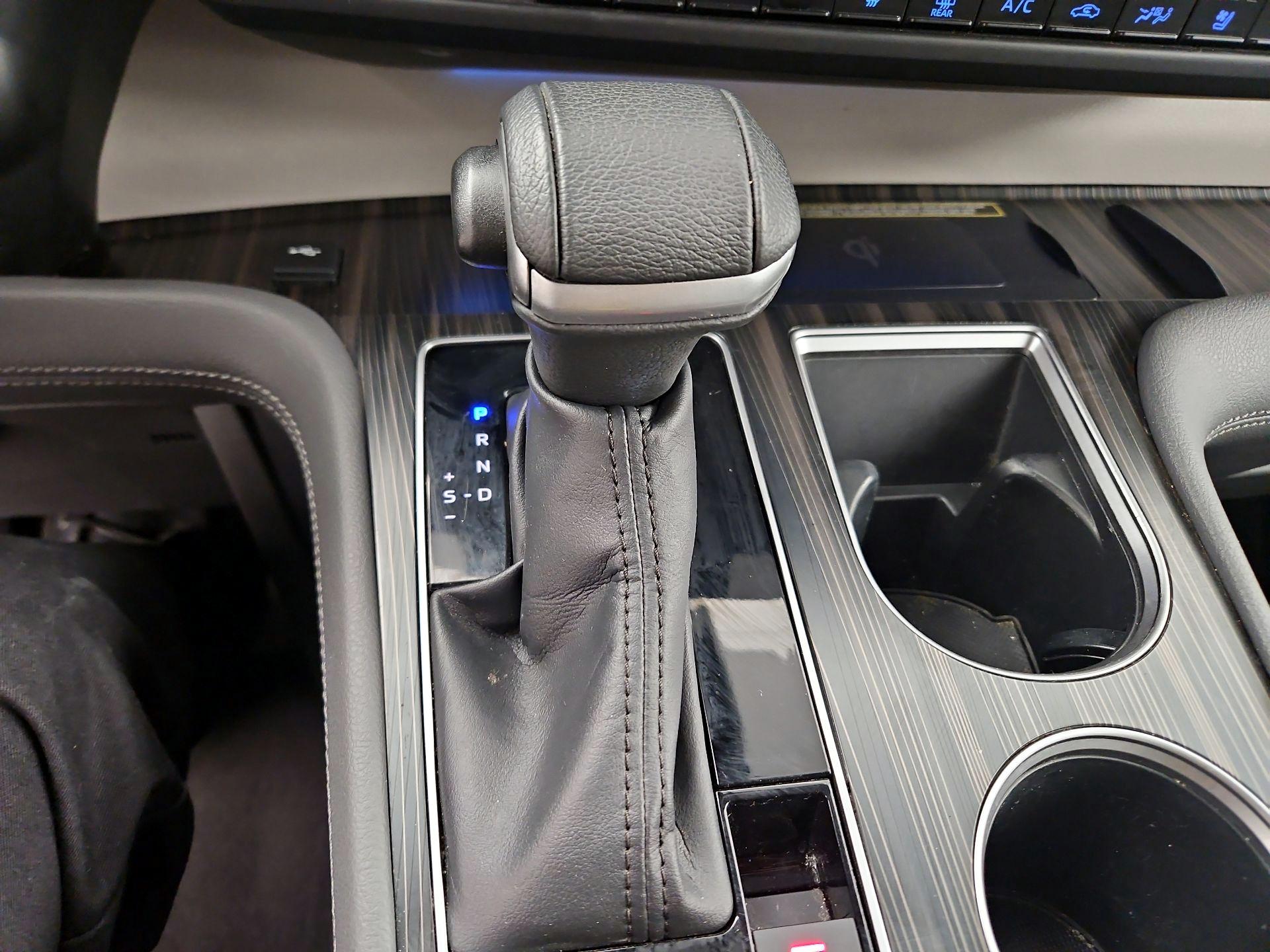 Thumbnail: 2022 Toyota Sienna - 18