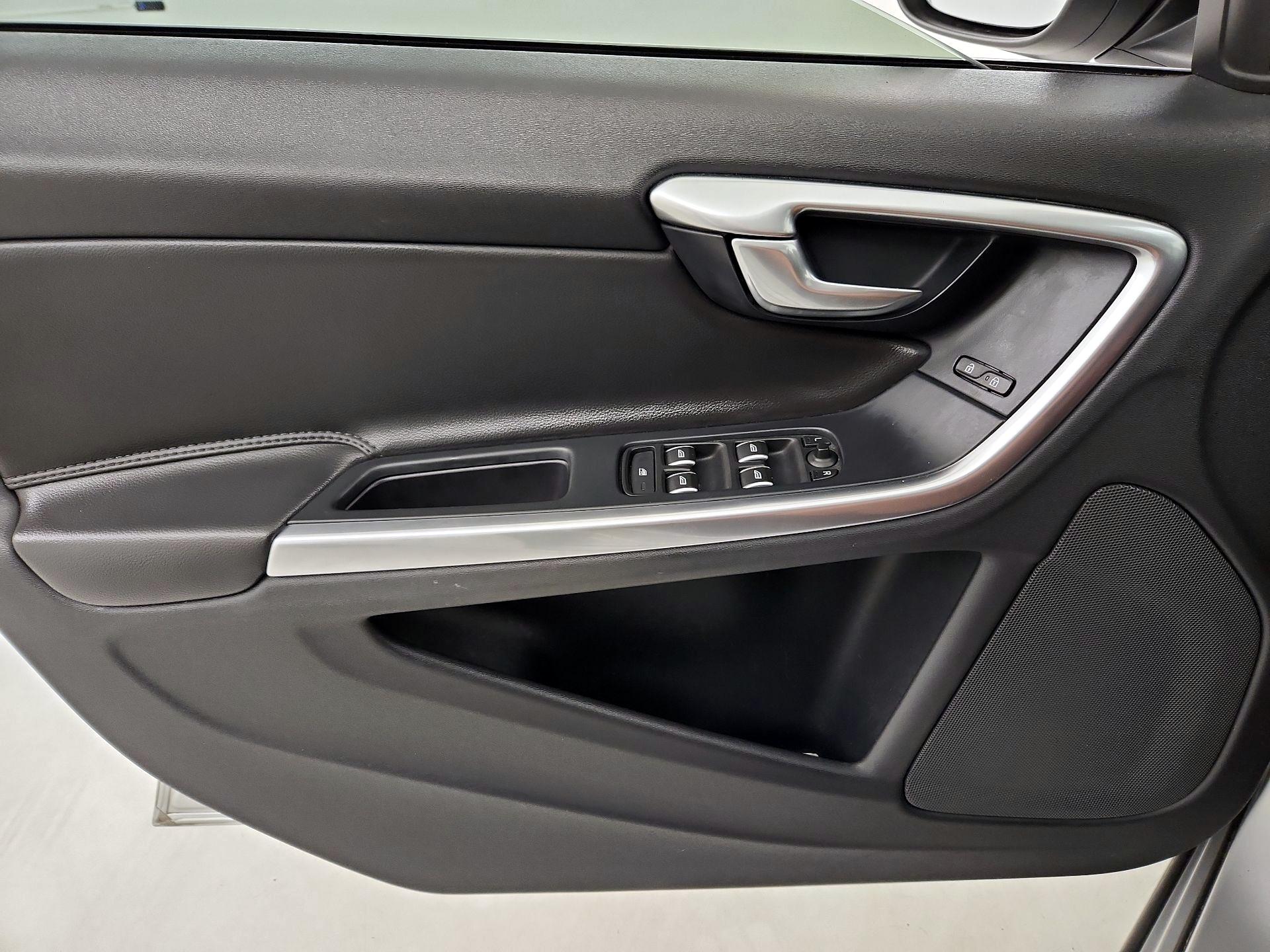 Thumbnail: 2018 Volvo S60 - 12