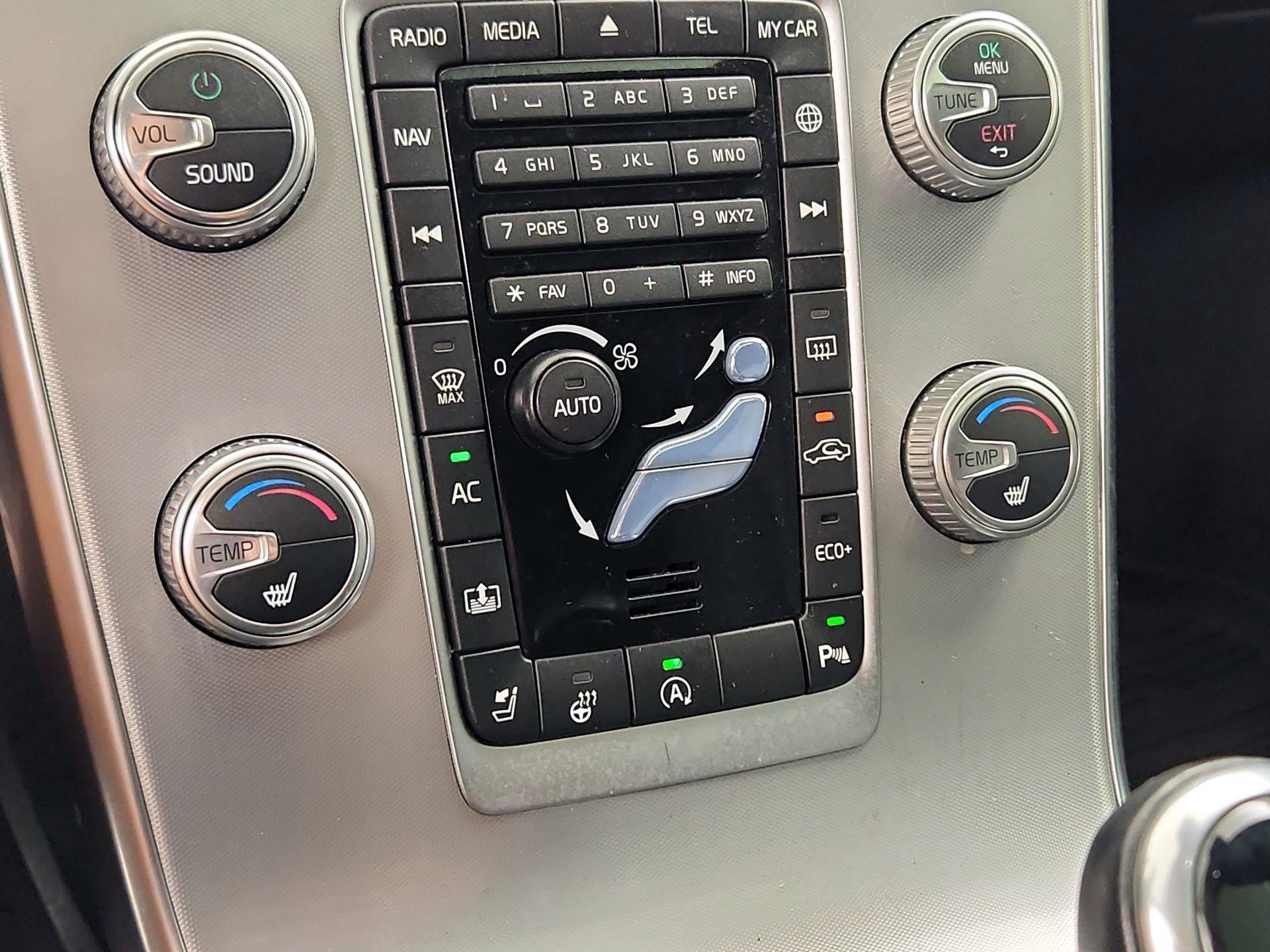 Thumbnail: 2018 Volvo S60 - 17