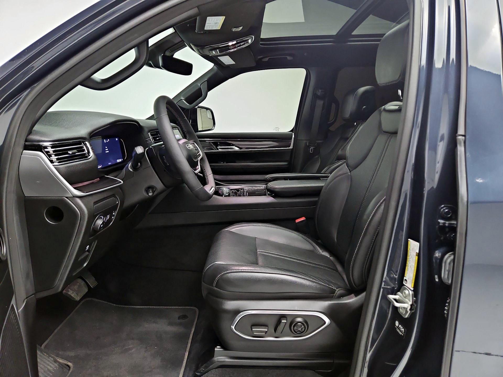 Thumbnail: 2024 Jeep Wagoneer - 11