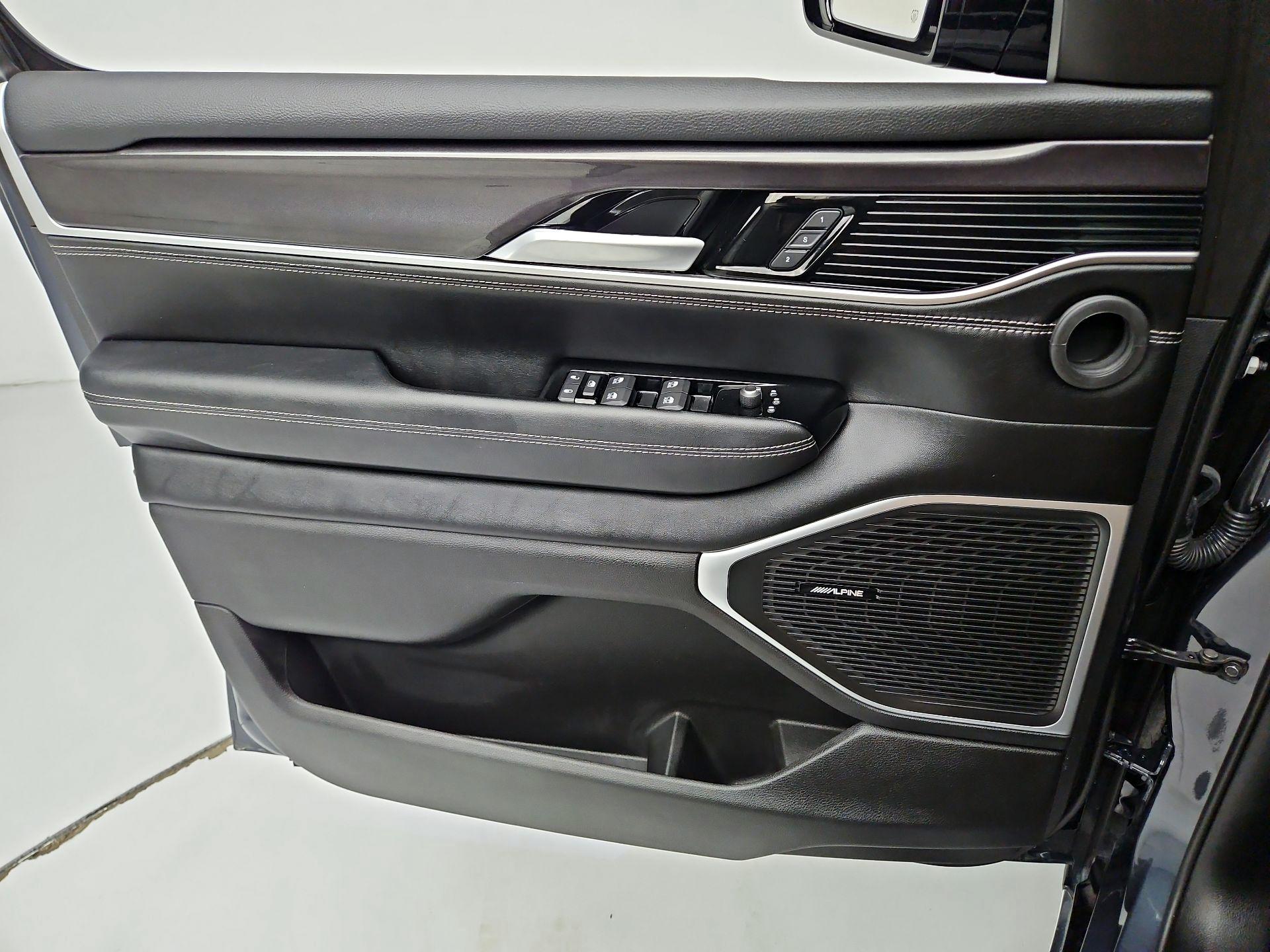 Thumbnail: 2024 Jeep Wagoneer - 12