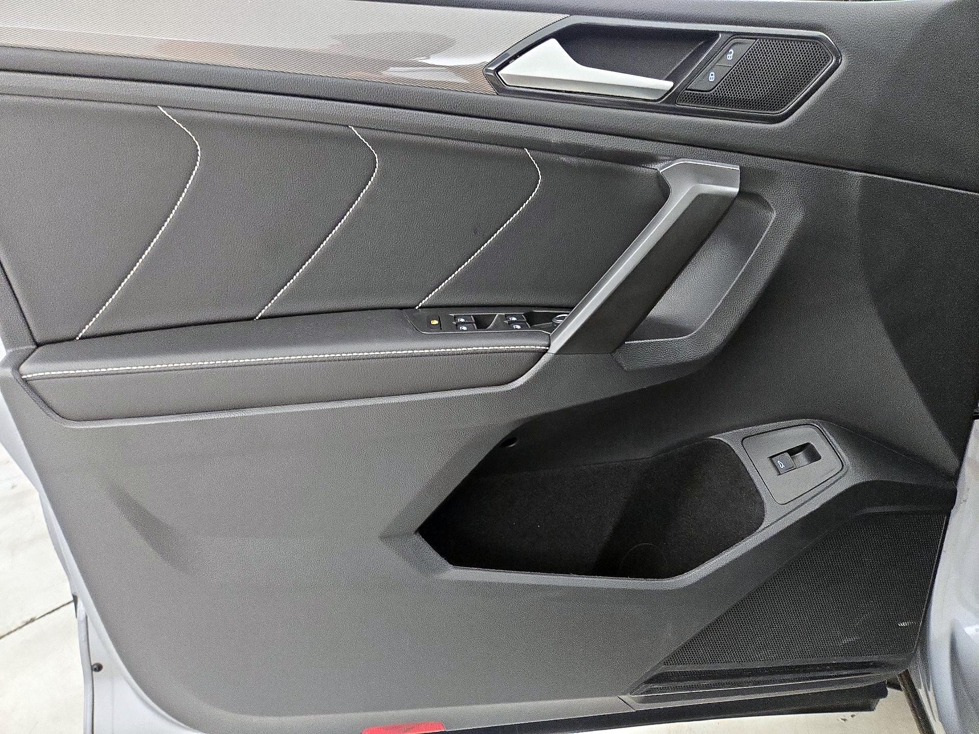 Thumbnail: 2022 Volkswagen Tiguan - 12