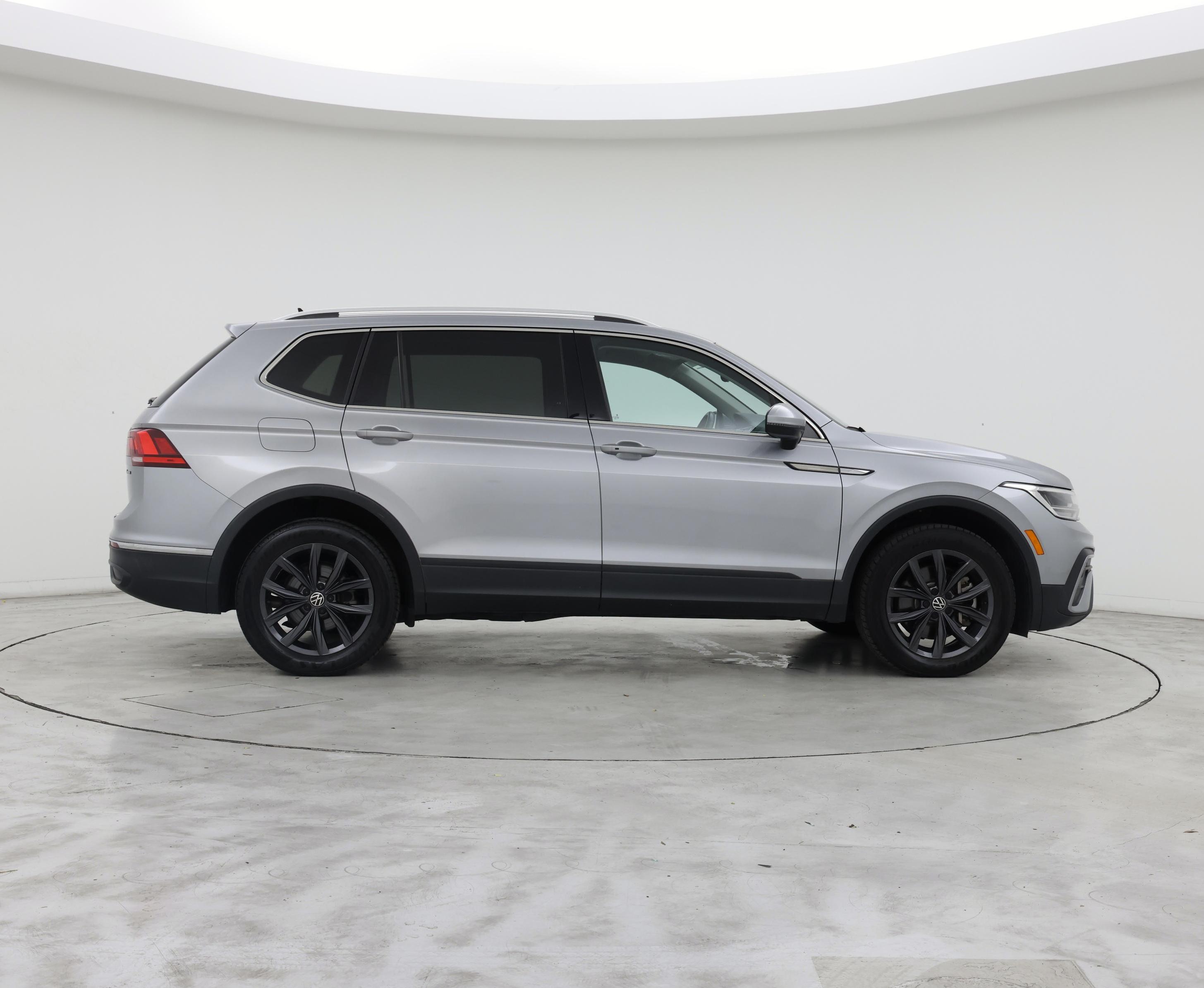 Thumbnail: 2022 Volkswagen Tiguan - 7