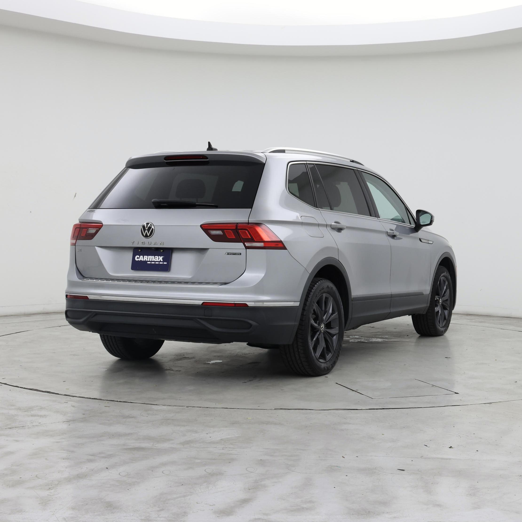 Thumbnail: 2022 Volkswagen Tiguan - 8