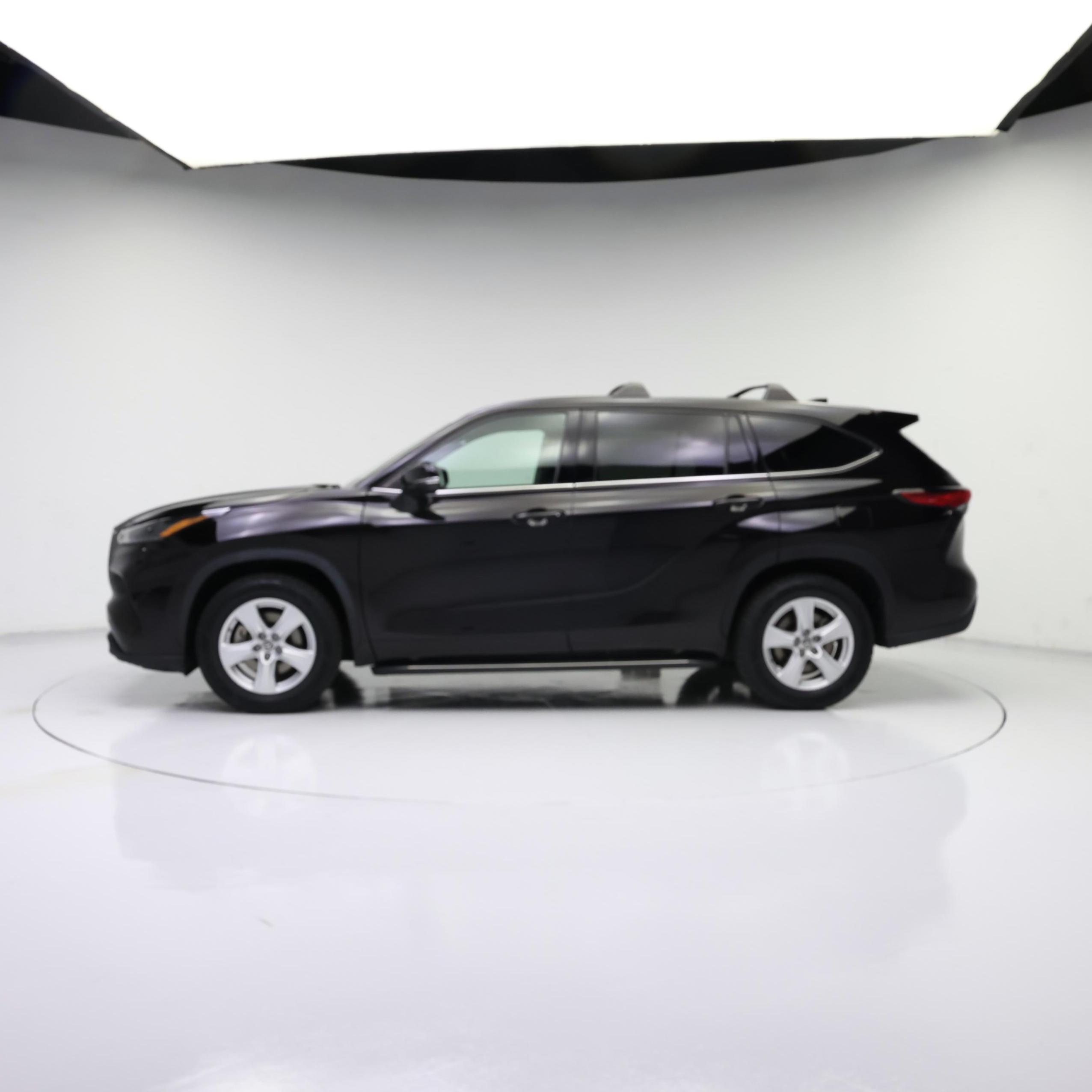 Thumbnail: 2022 Toyota Highlander - 3