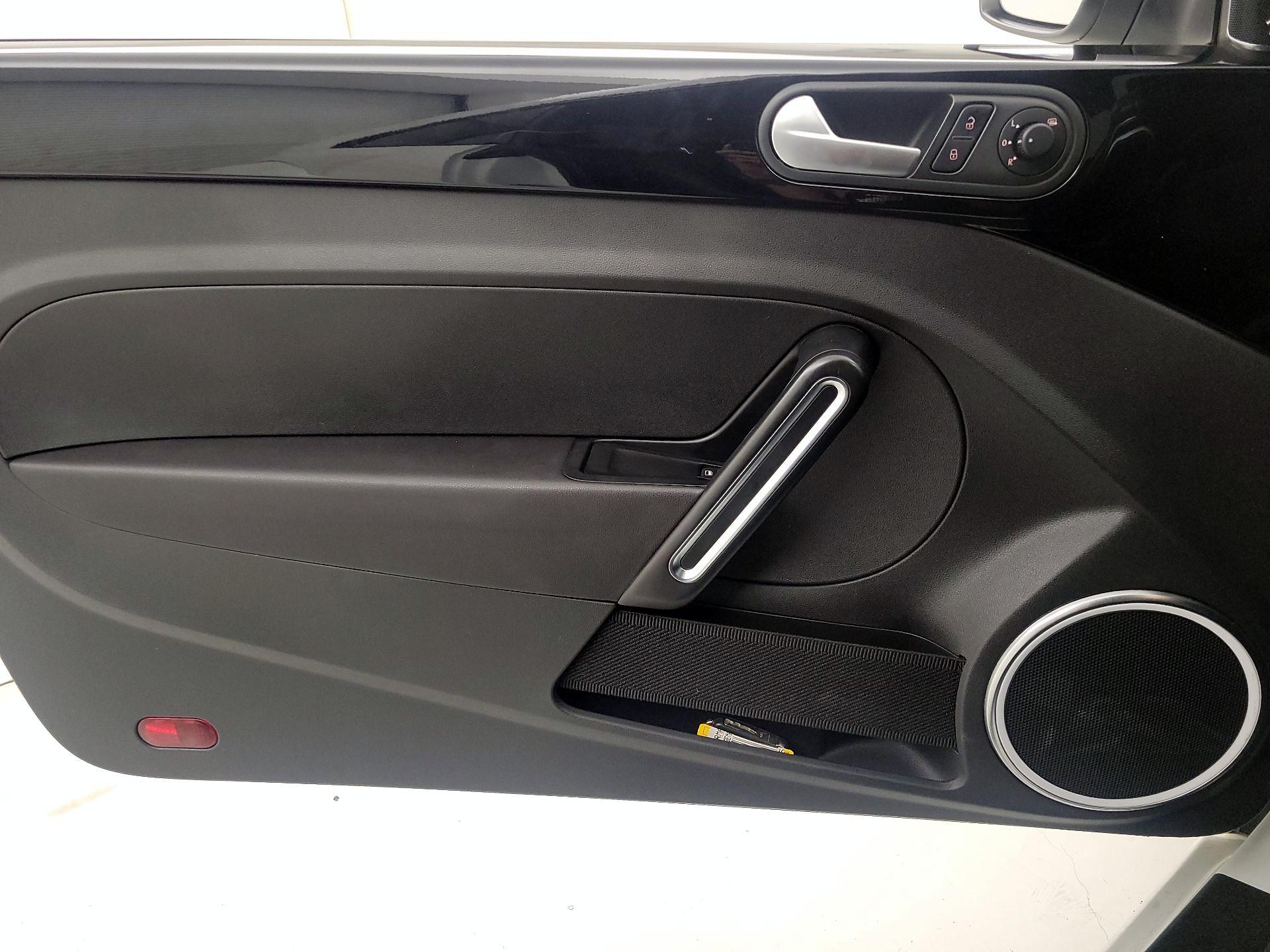 Thumbnail: 2014 Volkswagen Beetle - 12