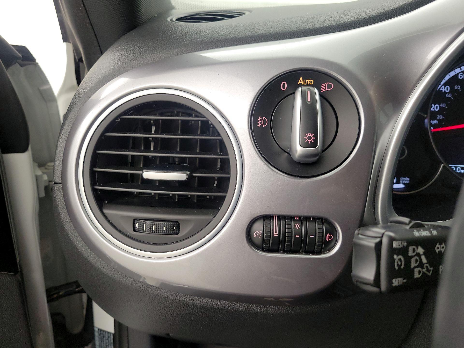 Thumbnail: 2014 Volkswagen Beetle - 13